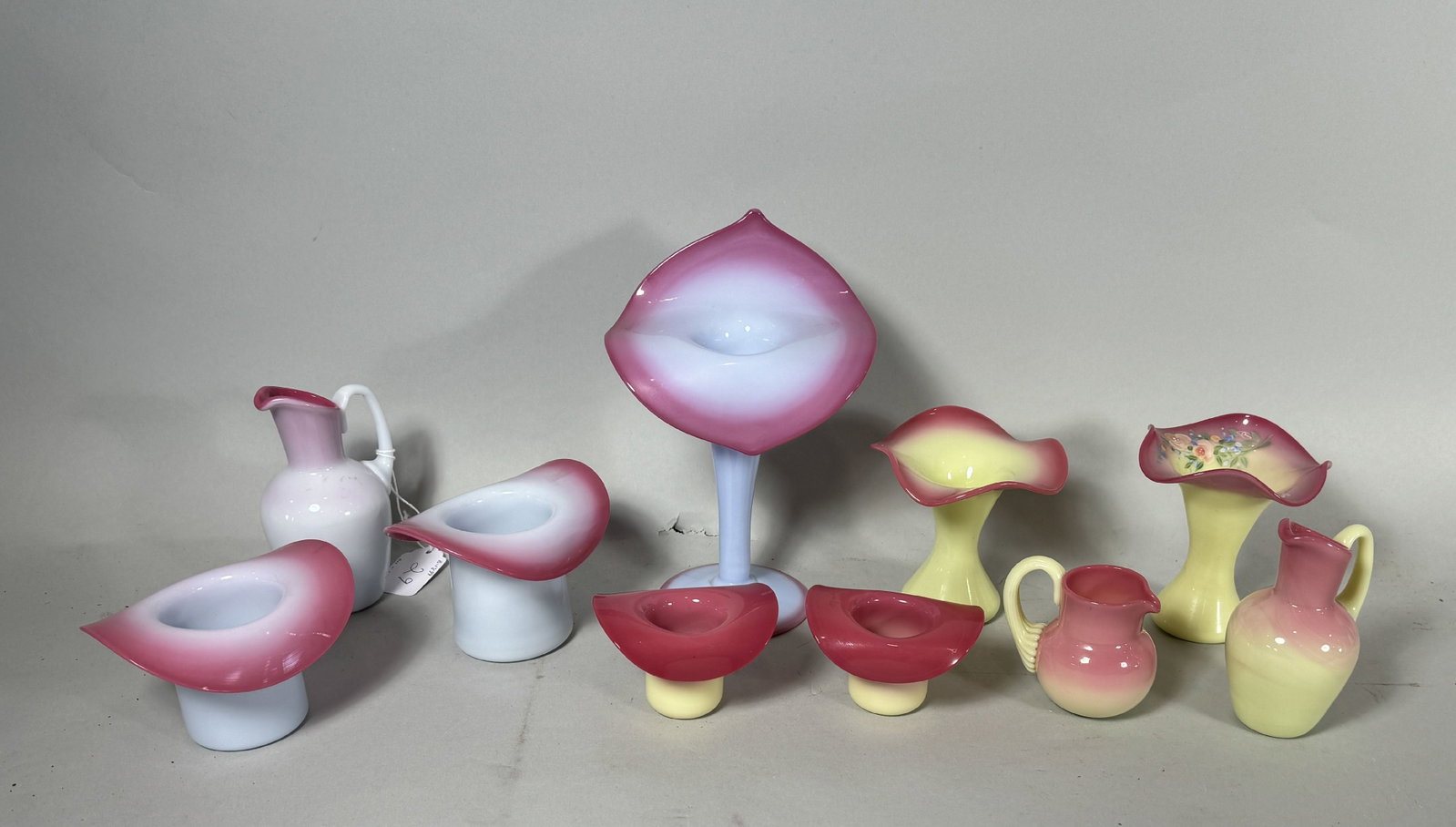 NINE PIECES FENTON ART GLASS, 9" AND SMALLER: NINE PIECES FENTON ART GLASS, 9" AND SMALLER