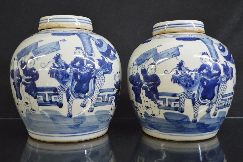 a pair of blue and white porcelain jar: porcelain jar, china, 19th c. decorated with scenic of garden. Double ring mark on base. 9"T