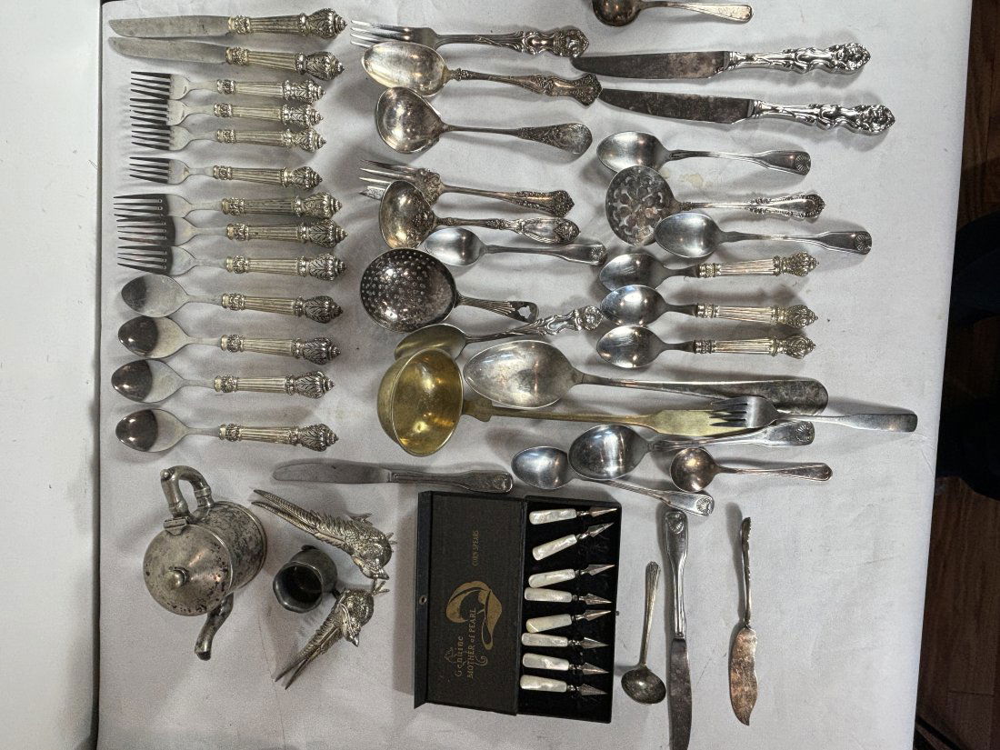 LOT OF VICTORIAN SILVERPLATED FLATWARE AND VICTORIAN ITEMS (1 of 5)