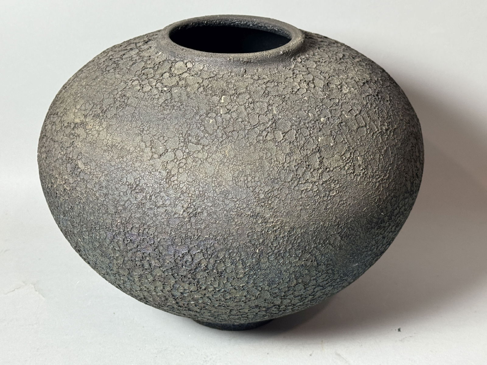 A LARGE MIDCENTURY MODERN STUDIO POTTERY VASE, 10.5" DIAMETER X 8.5" TALL (1 of 4)