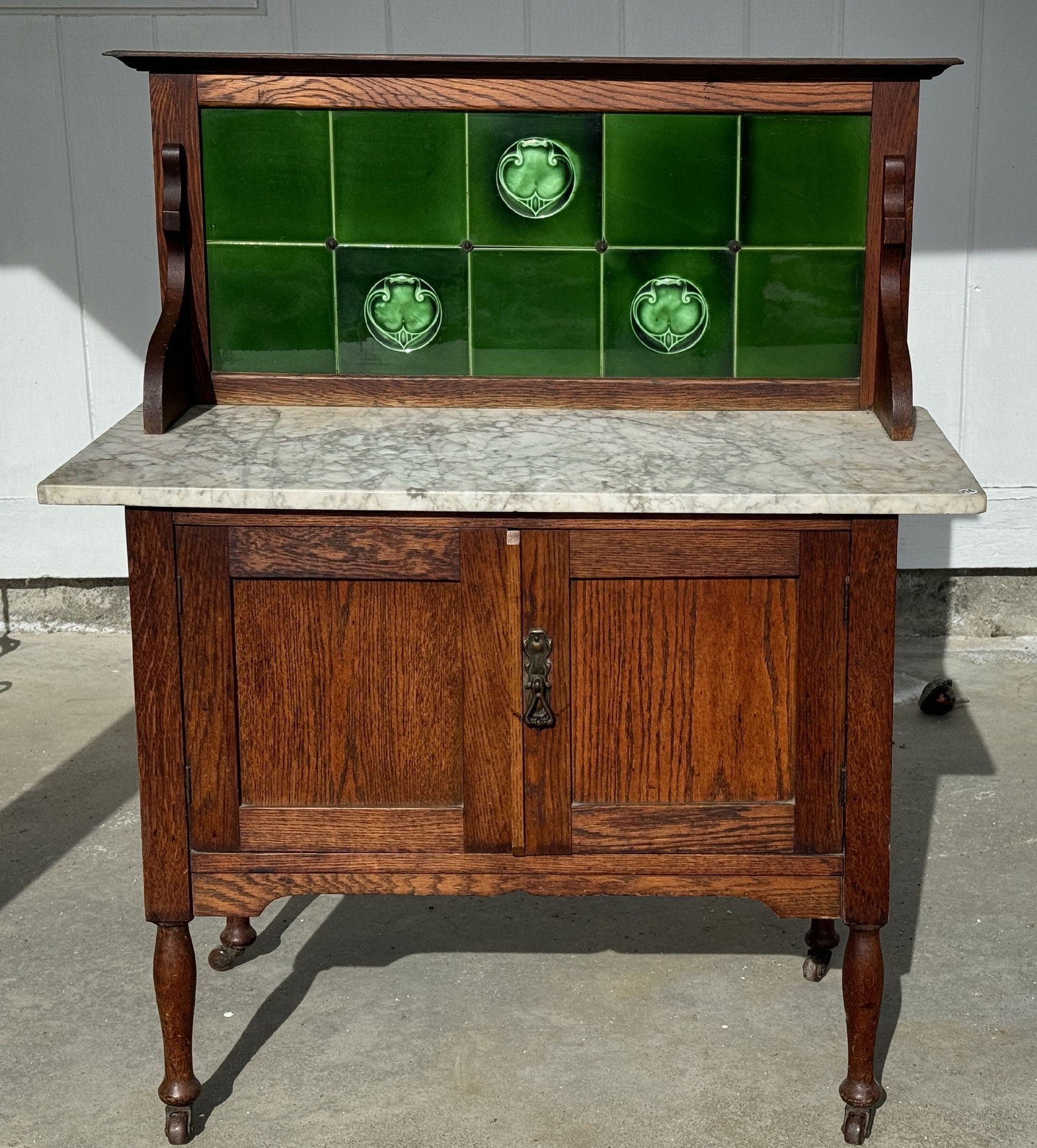 AN ARTS AND CRAFTS WASHSTAND WITH MARBLE TOP AND GREEN TILE BACKSPLASH, 37.5" X 19" X 43" (1 of 3)