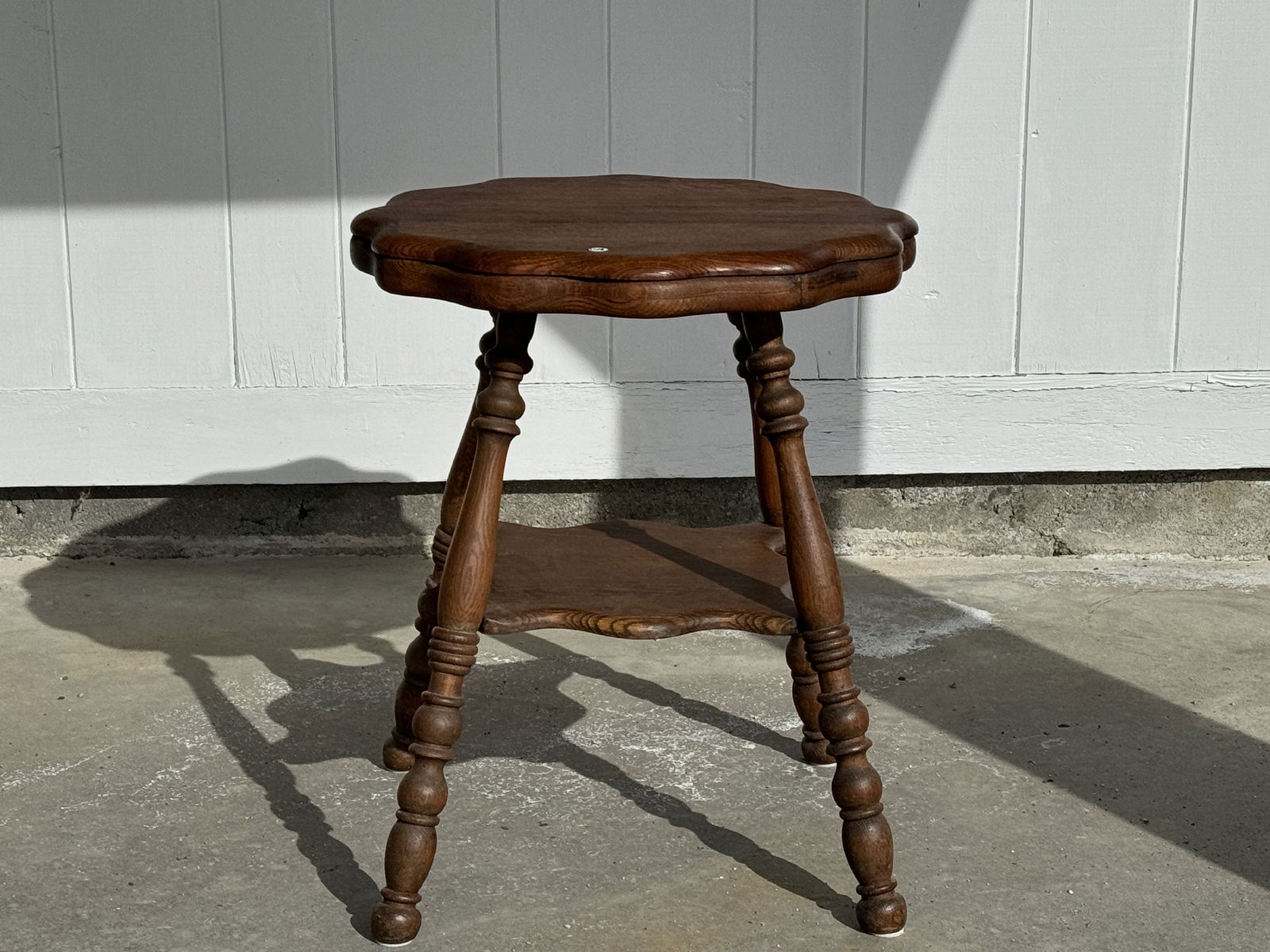 VICTORIAN OAK LAMP TABLE, 24" DIAMETER X 29" TALL (1 of 6)