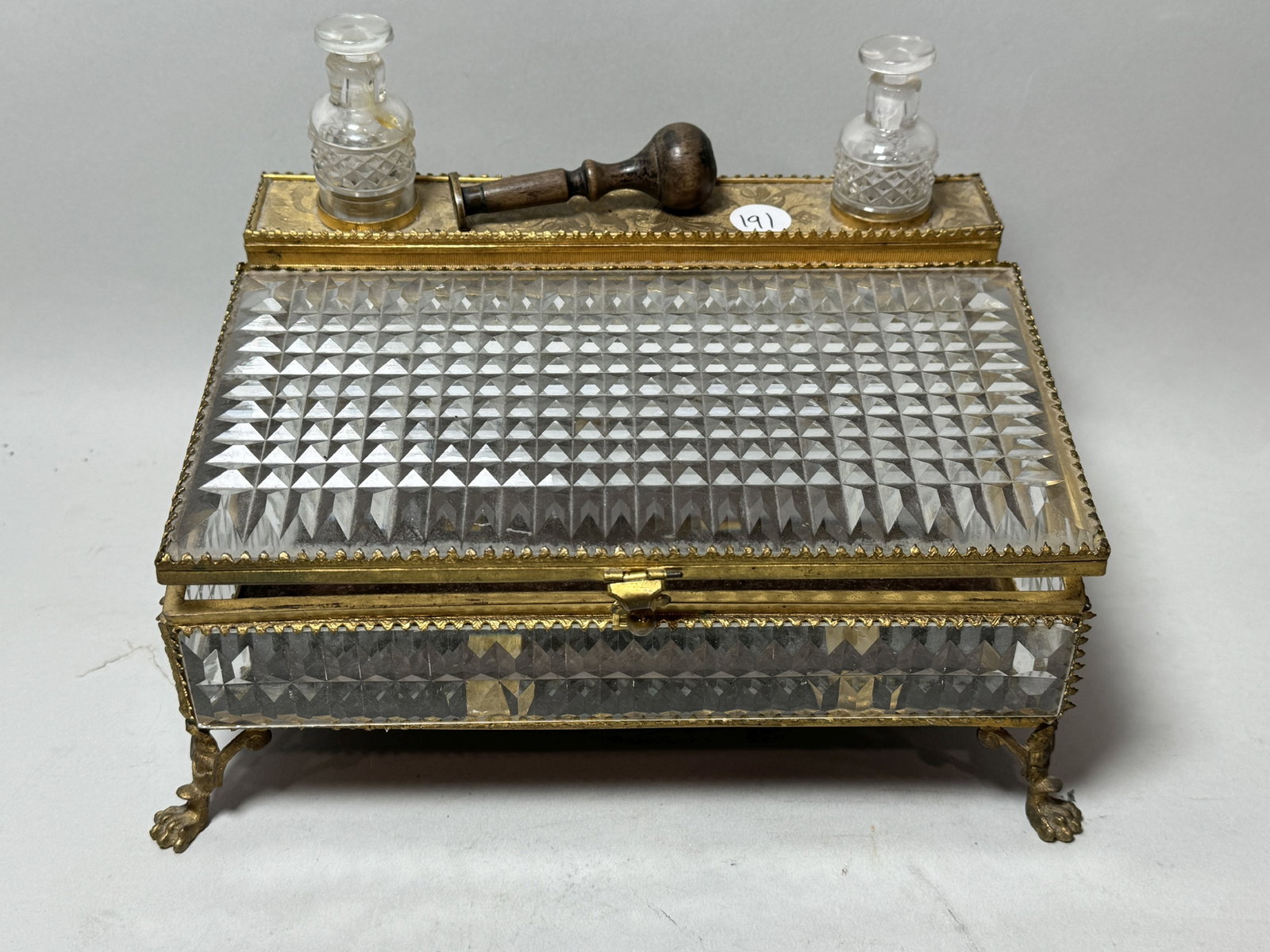 A FRENCH DORE BRONZE AND CRYSTAL DRESSER CASKET, 9.5" X 7" X 7": A FRENCH DORE BRONZE AND CRYSTAL DRESSER CASKET, 9.5" X 7" X 7"