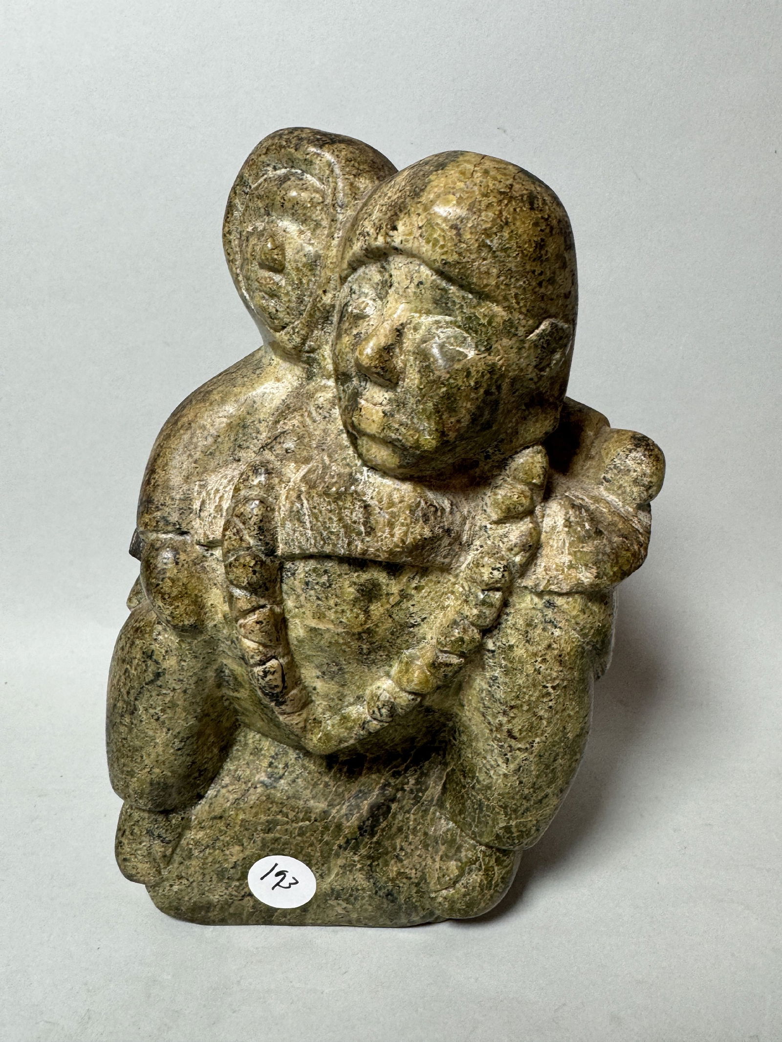 A SIGNED INUIT CARVING, 9" X 5" X 4" (1 of 5)