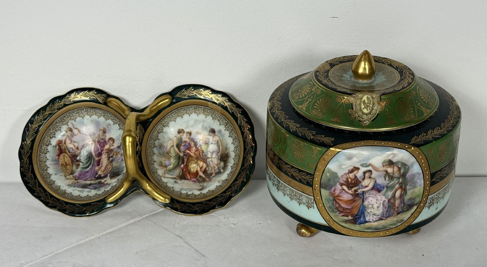 A ROYAL BONN DRESSER BOX AND RING DISH, 4.5" X 4" AND 6" X 3" X 2": A ROYAL BONN DRESSER BOX AND RING DISH, 4.5" X 4" AND 6" X 3" X 2"