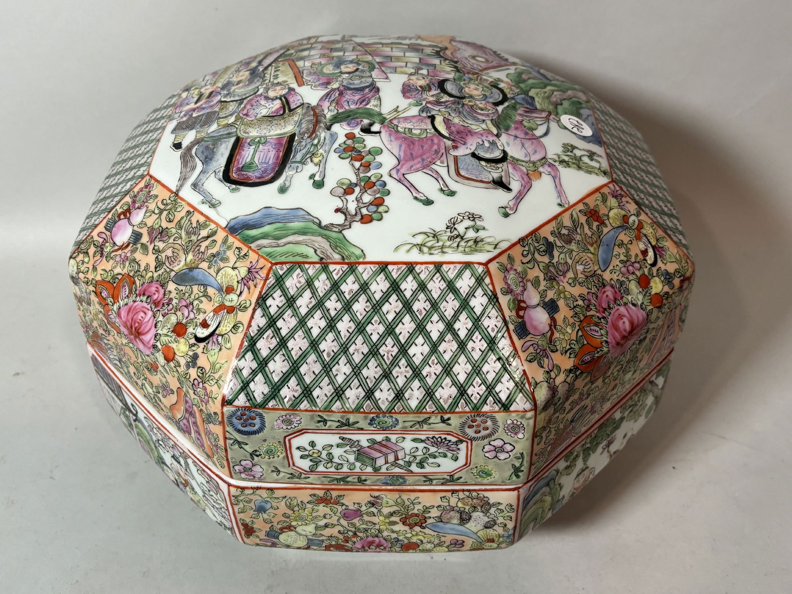 A LARGE ROSE MEDALLION OCTAGON BOX, 13" X 13" X 11" (1 of 12)