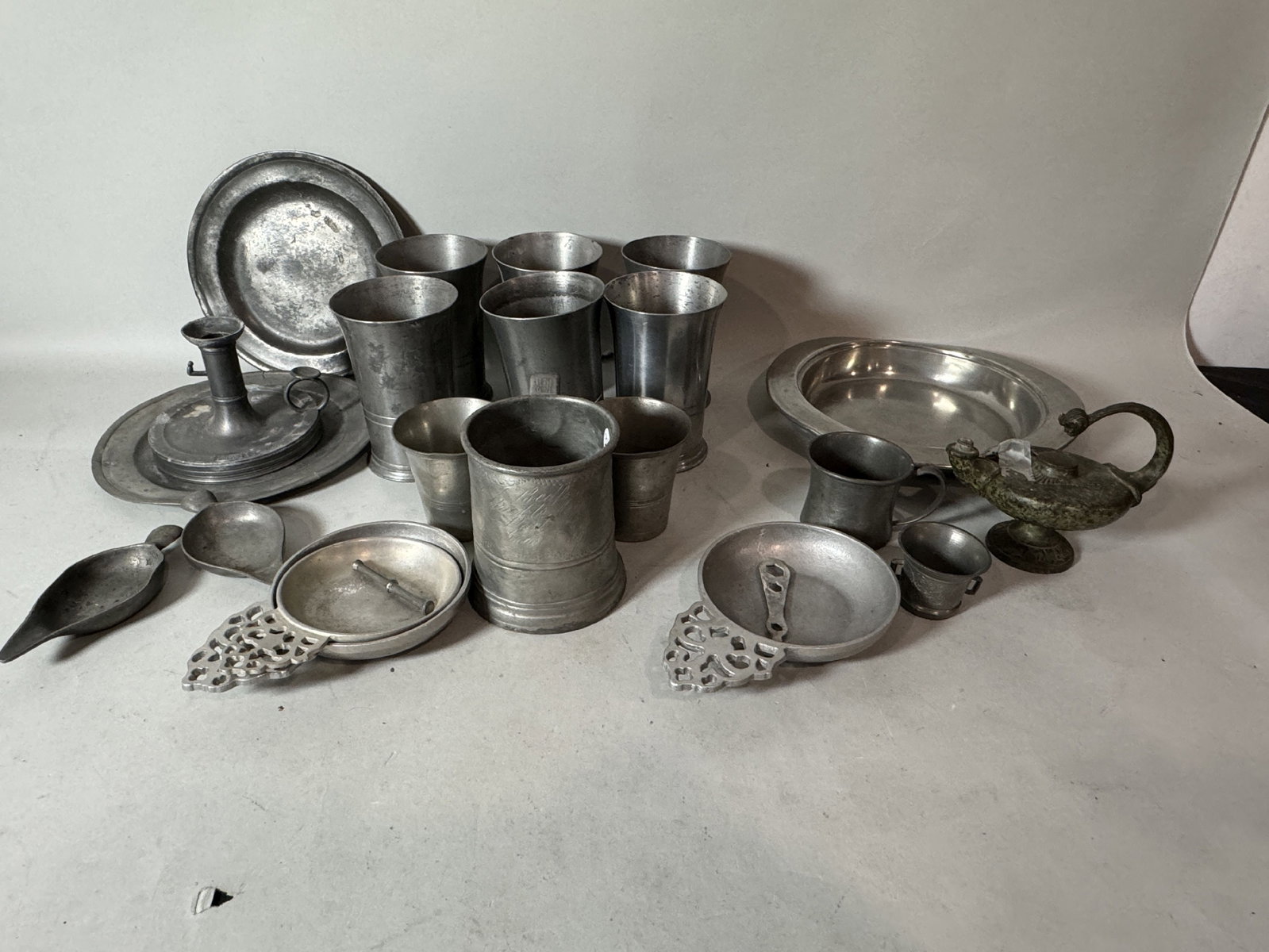 LARGE LOT OF ANTIQUE PEWTER, 9" AND SMALLER: LARGE LOT OF ANTIQUE PEWTER, 9" AND SMALLER
