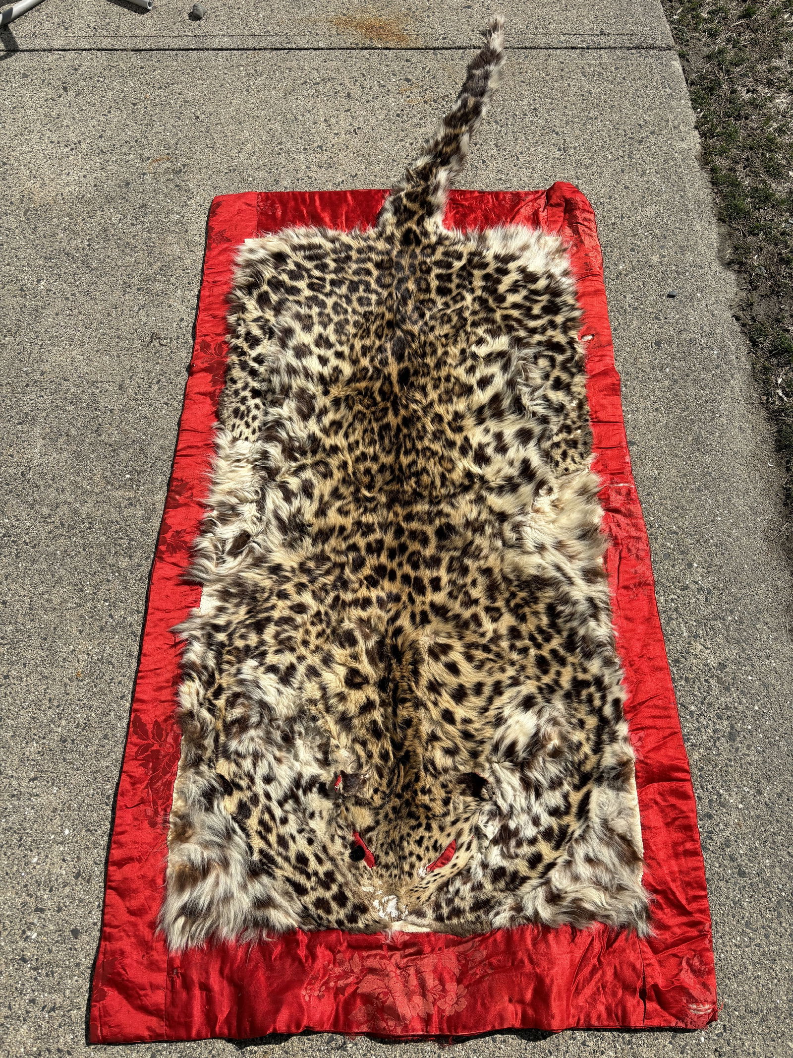 VINTAGE FUR RUG (1 of 8)