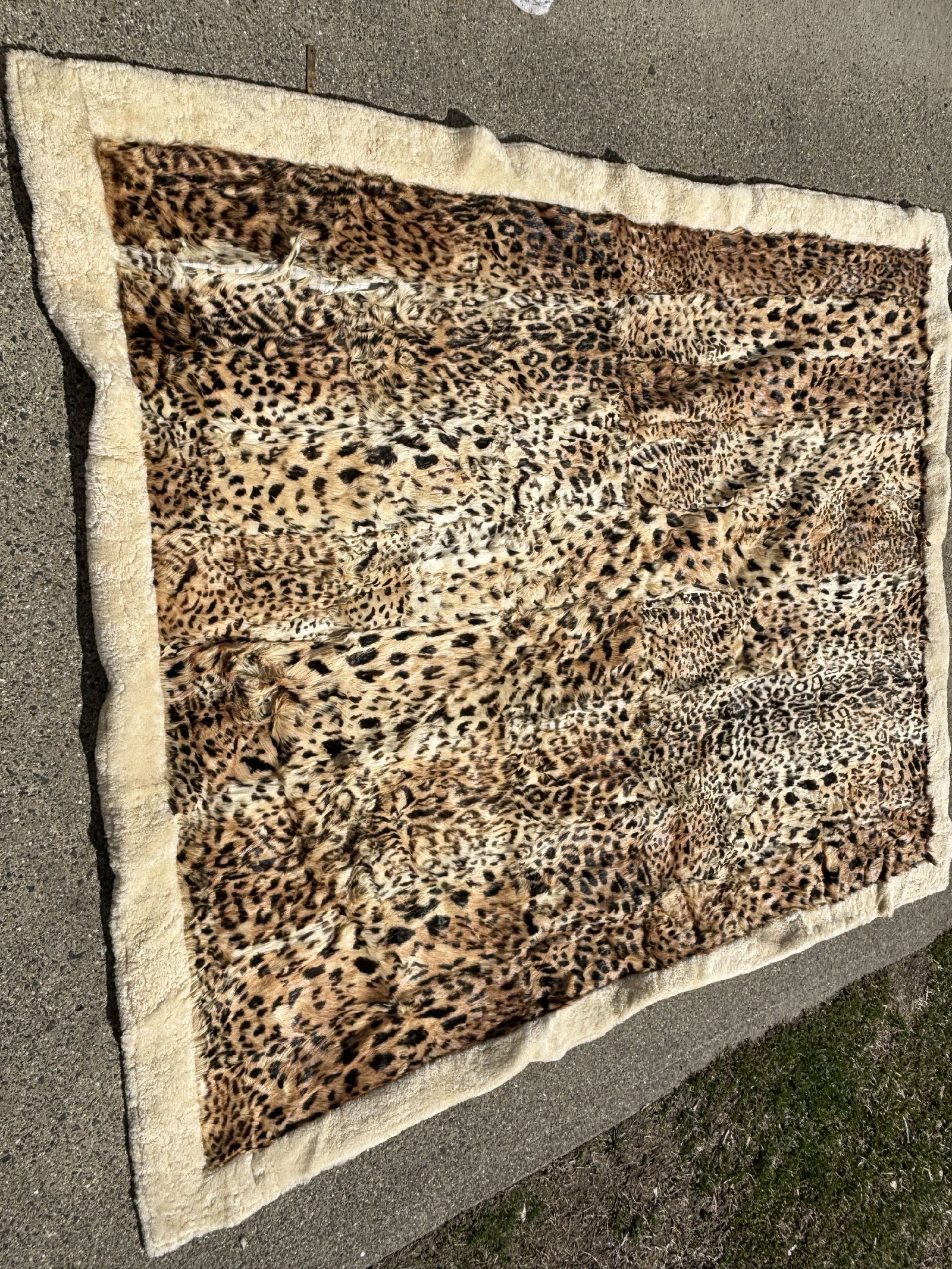 VINTAGE FUR BLANKET (1 of 6)