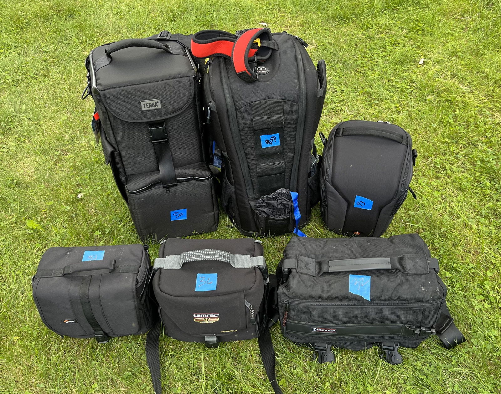 LIKE NEW CAMERA BAG LOT 8 (1 of 1)