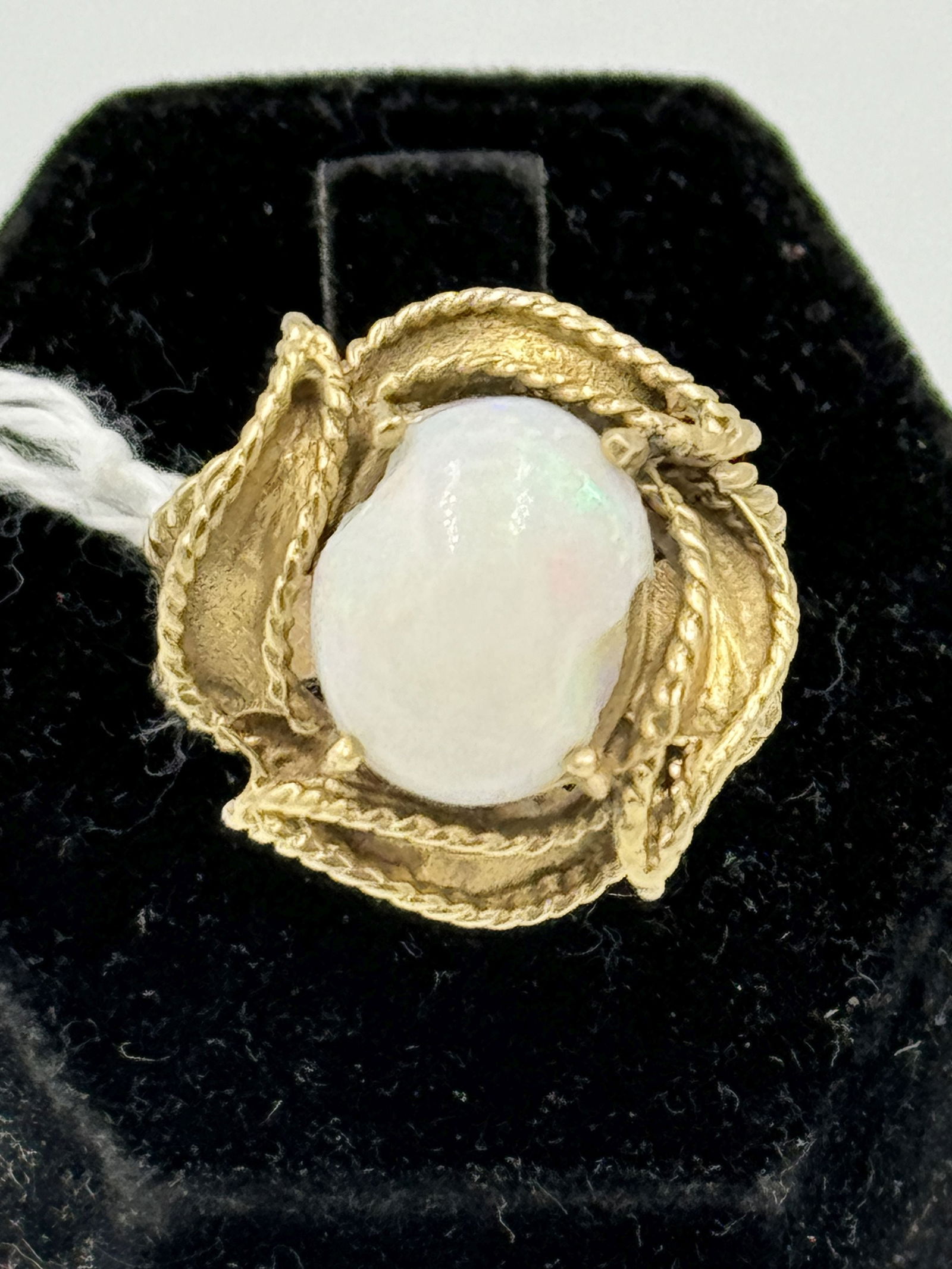 A 14K GOLD OPAL RING, 6.7 GRAMS (1 of 3)