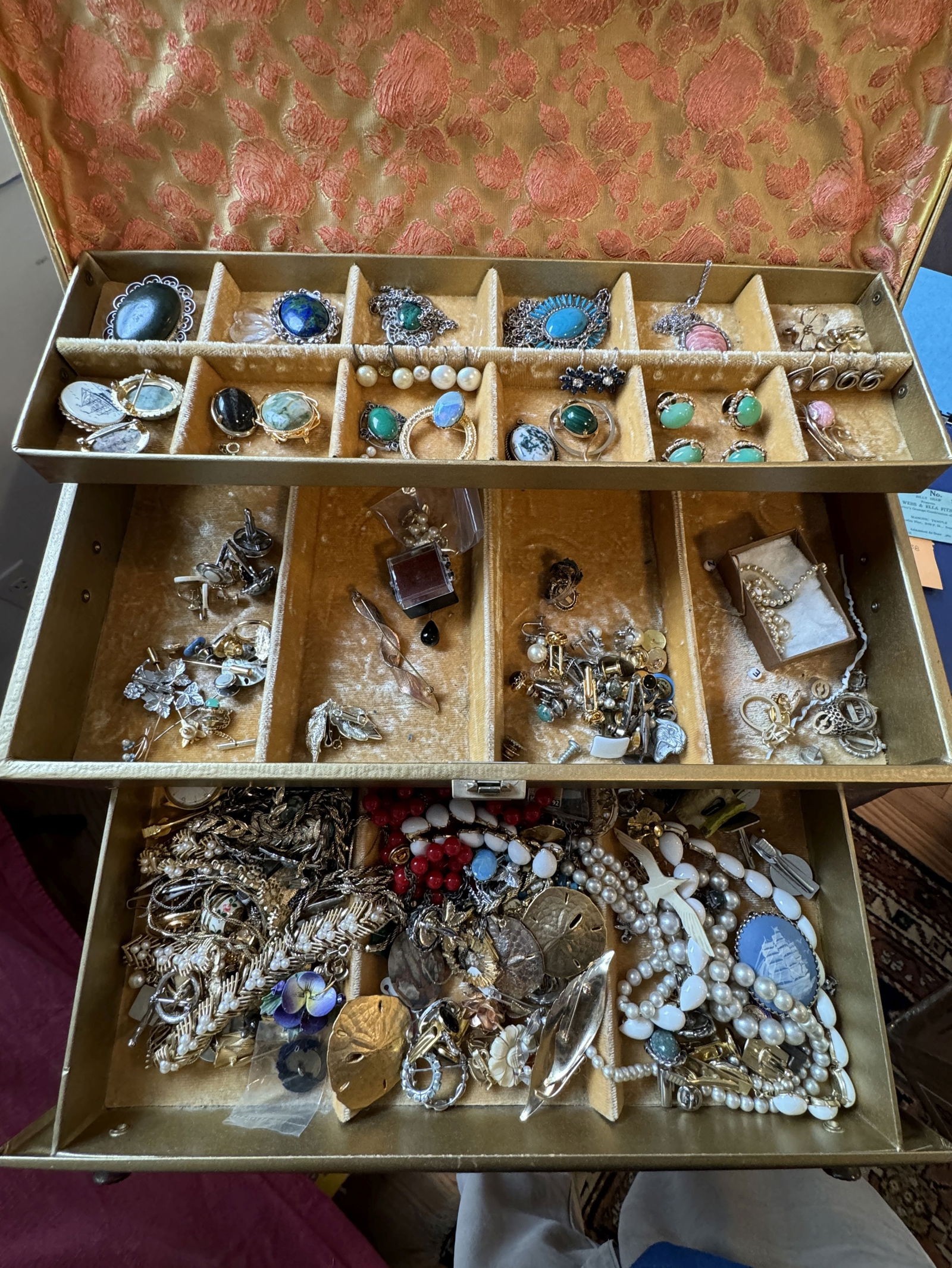 LARGE JEWELRY BOX OF COSTUME JEWELRY (1 of 9)