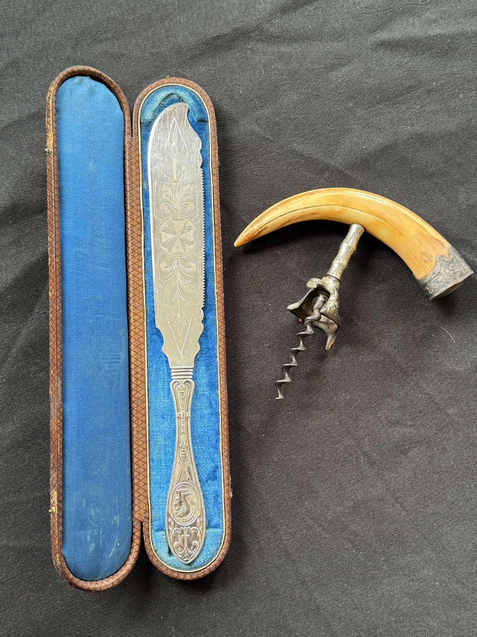A CASED CAKE KNIFE AND A SILVER MOUNTED STAG HANDLE CORKSCREW (1 of 9)