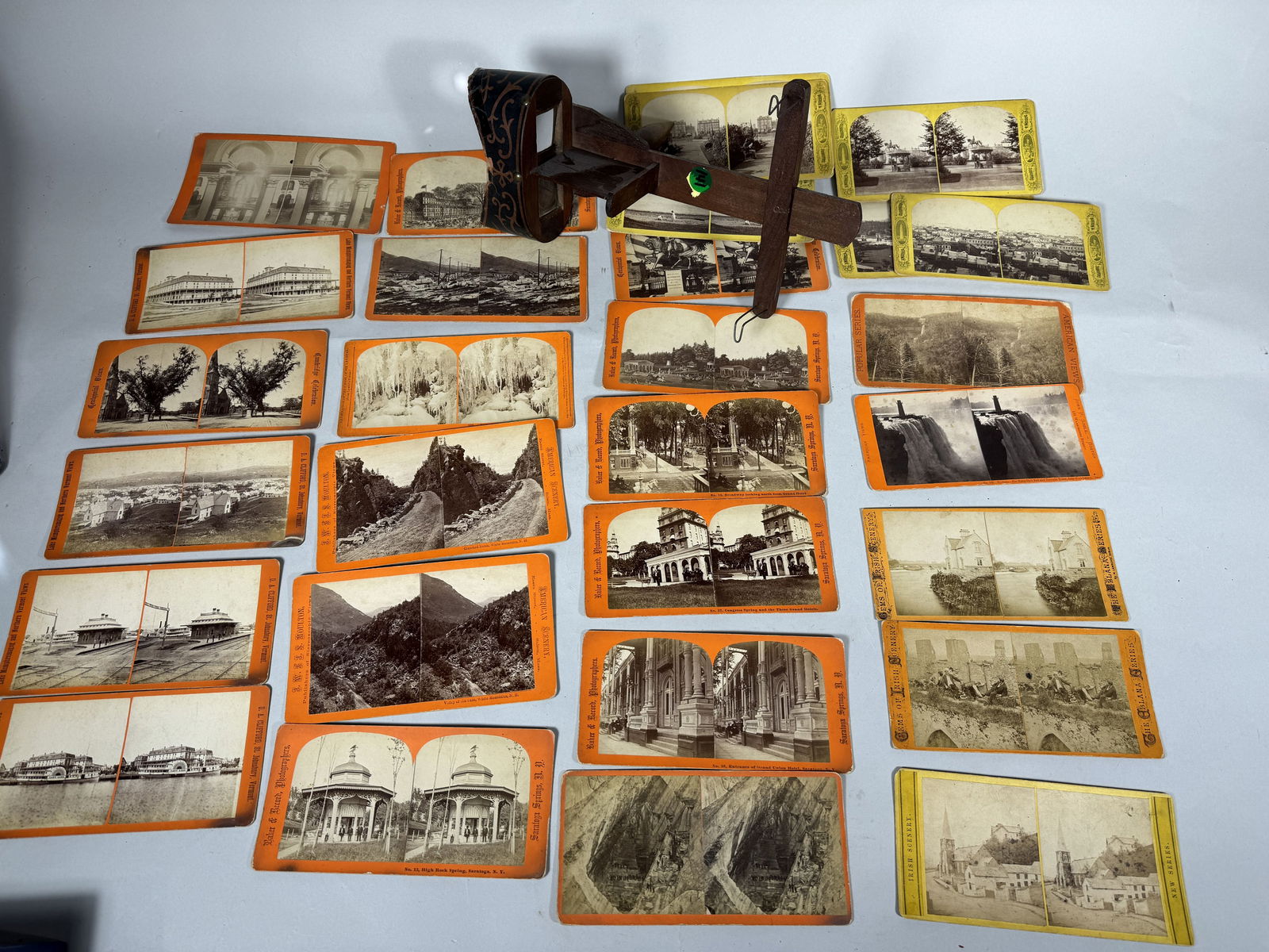 A LOT OF STEREOCARDS AND A STEREOVIEWER (1 of 5)