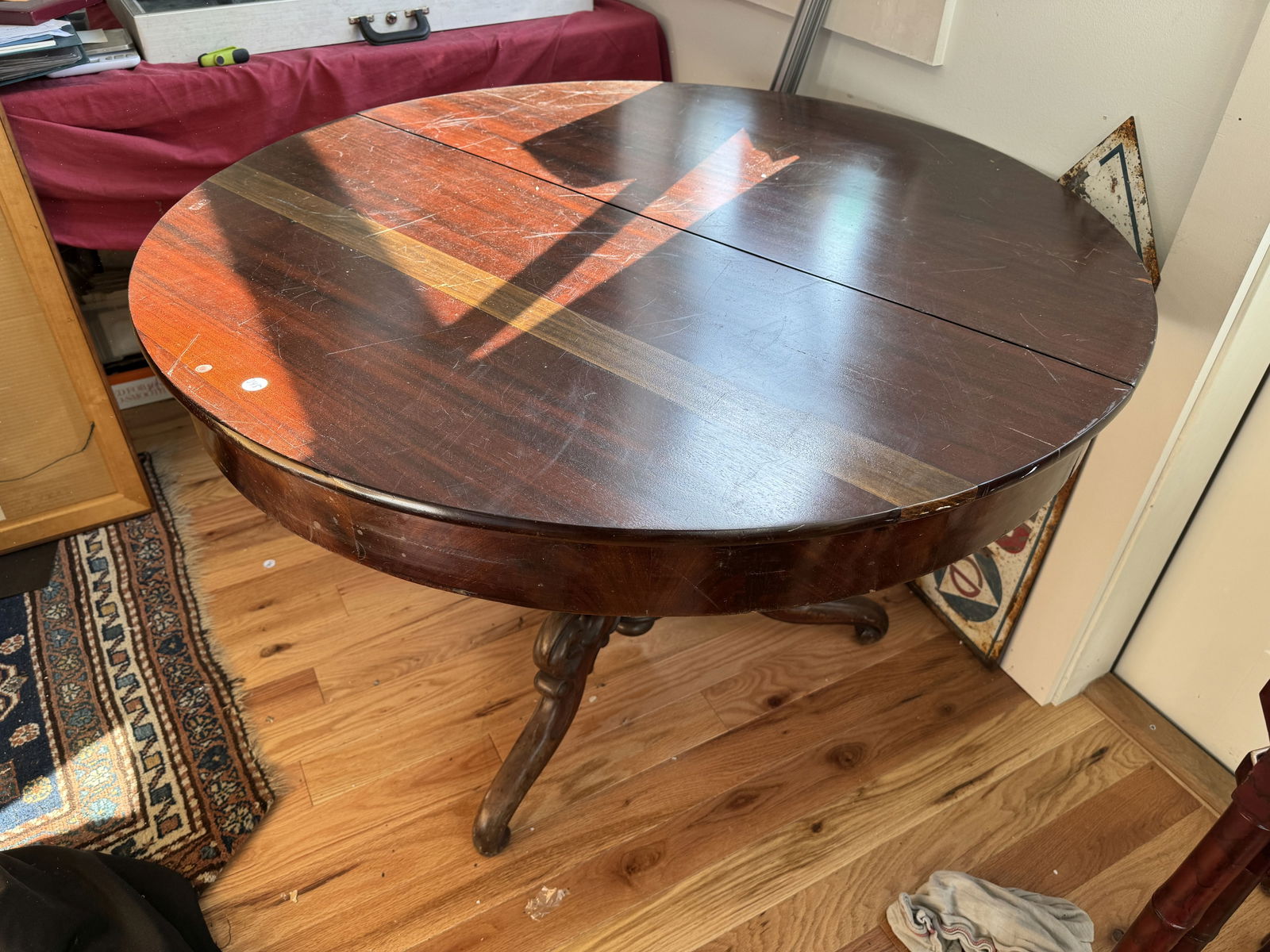 BEAUTIFUL VICTORIAN BREAKFAST TABLE (1 of 6)