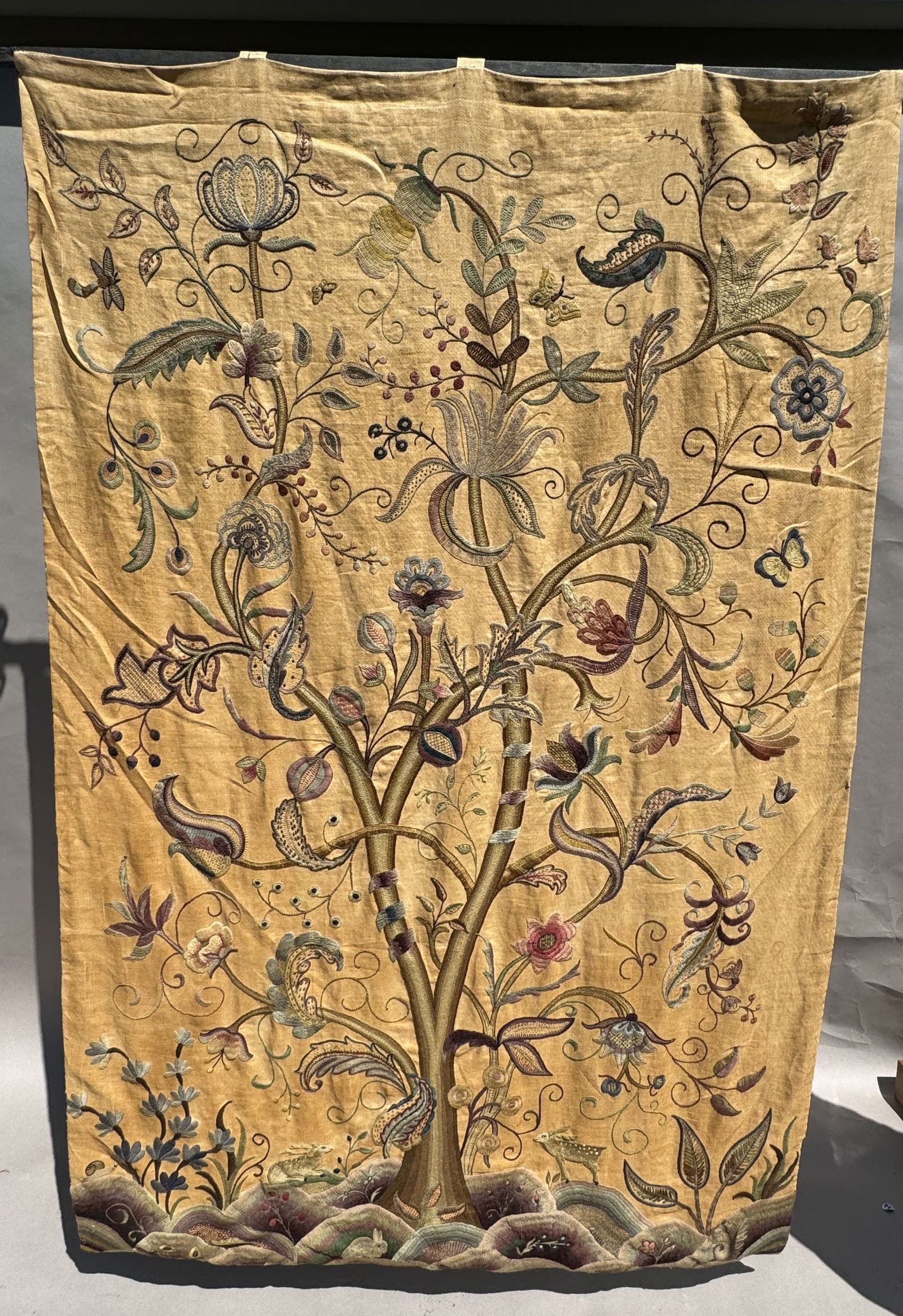 A LARGE 19TH CENTURY NEEDLEPOINT TAPESTRY (1 of 10)