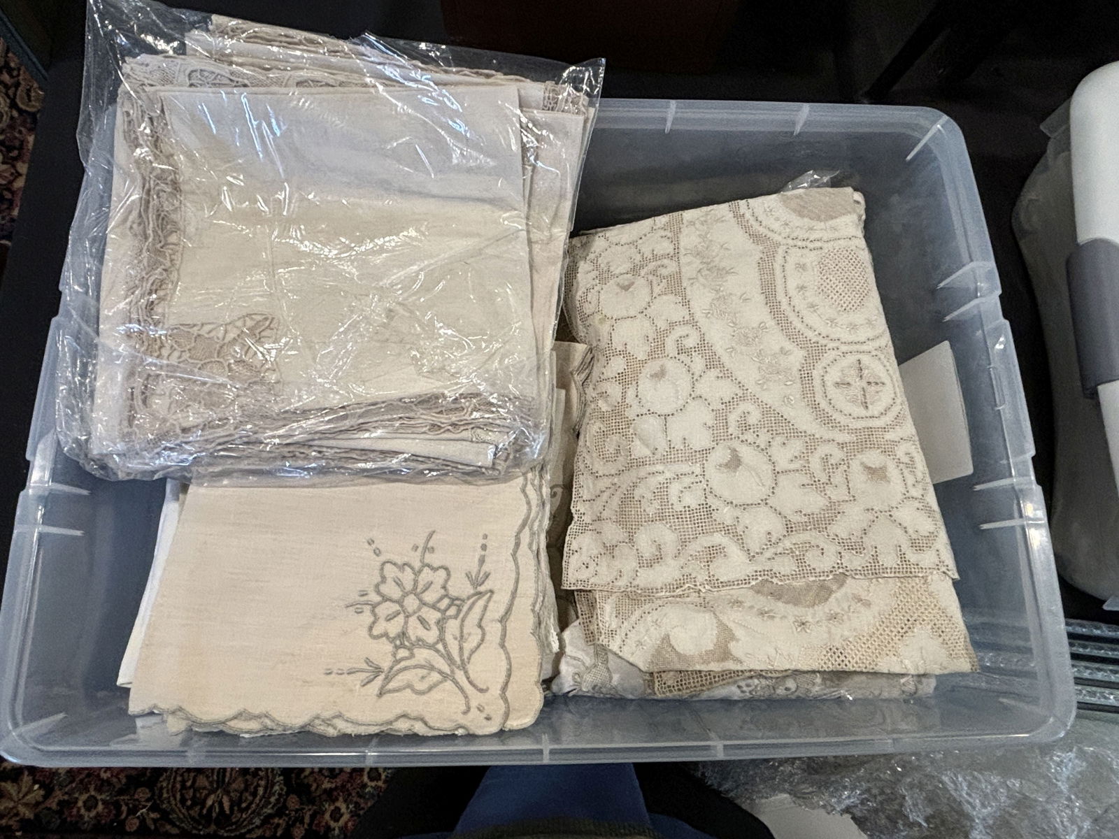 LARGE LOT OF ANTIQUE LINENS (1 of 7)