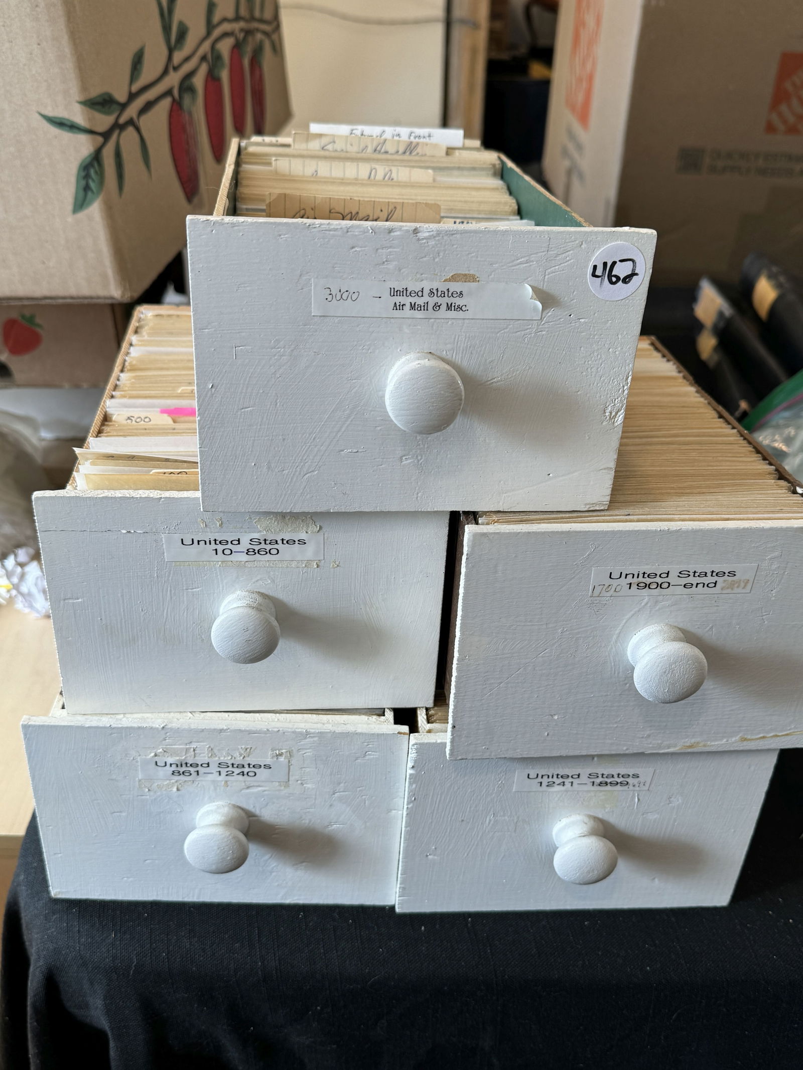 US STAMPS IN GLASSINES ARRANGED ACCORDING TO SCOTTS NUMBERS (1 of 4)