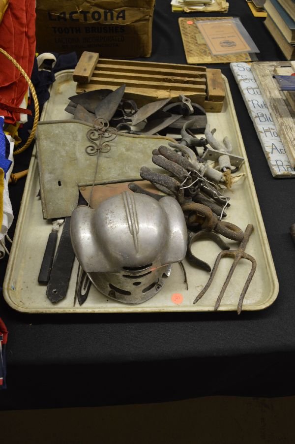 LOT OF HARDWARE INCLUDING BOAT OAR HOLDERS: LOT OF HARDWARE INCLUDING BOAT OAR HOLDERS