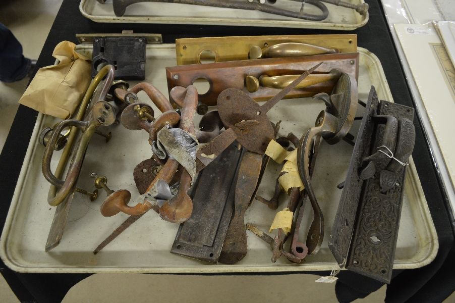 LARGE LOT ANTIQUE HARDWARE: LARGE LOT ANTIQUE HARDWARE