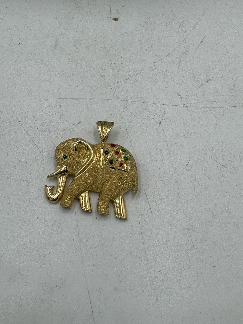 A 14K GOLD AND GEMSTONE ELEPHANT PENDANT, 4.7 GRAMS (1 of 3)