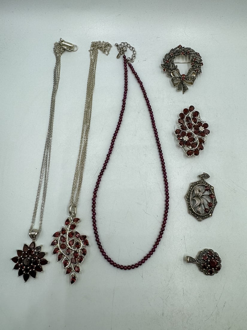 LOT OF STERLING SILVER JEWELRY W/ GARNET COLORED STONES: LOT OF STERLING SILVER JEWELRY W/ GARNET COLORED STONES