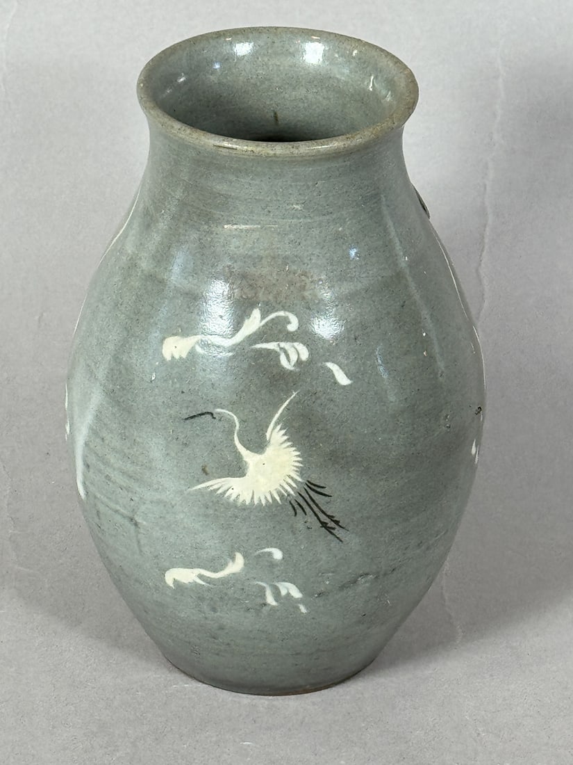 A 19TH CENTURY KOREAN CELADON VASE W/ CRANE DECORATION, 8" TALL (1 of 7)