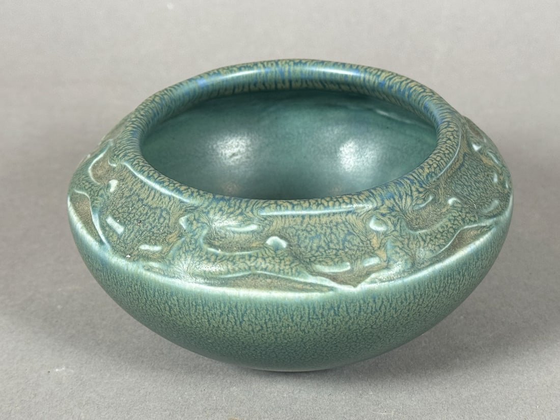 A ROOKWOOD MATTE GREEN VASE W/ RABBITS, 5" DIAMETER X 3" TALL (1 of 4)