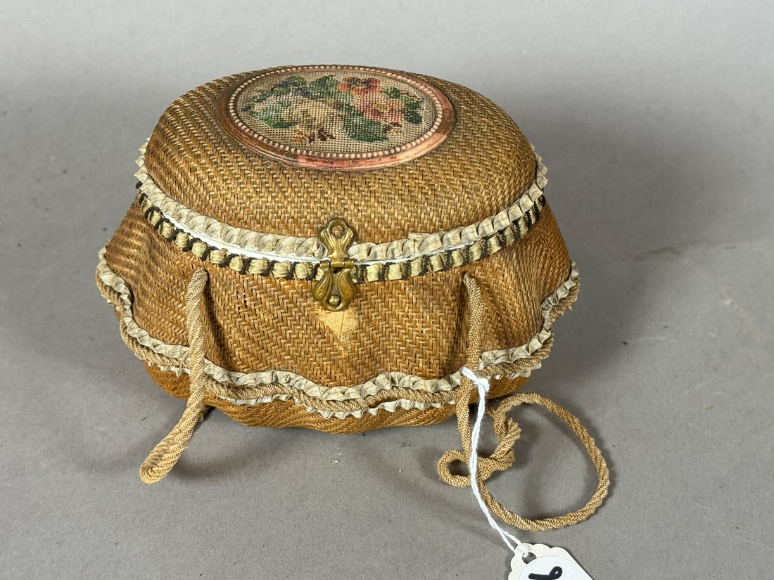 A VICTORIAN CANDY CONTAINER HAND BAG, 5" X 4" X 4": A VICTORIAN CANDY CONTAINER HAND BAG, 5" X 4" X 4"