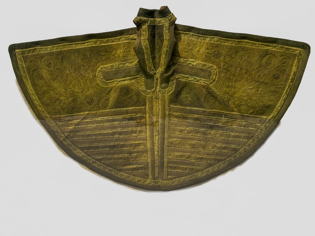 A DZUBE HOUSED IN A LARGE LUCITE CASE, 72" X 4.25" X 48" OVERALL AND 64" X 40" GARMENT: A DZUBE HOUSED IN A LARGE LUCITE CASE, 72" X 4.25" X 48" OVERALL AND 64" X 40" GARMENT