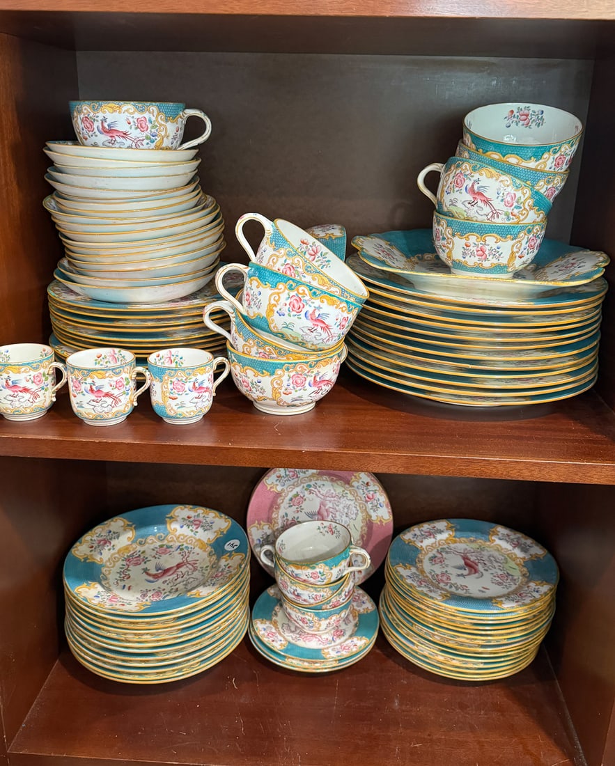 MINTON'S "COCKATRICE" SERVICE FOR 12 80+ PIECES: MINTON'S "COCKATRICE" SERVICE FOR 12 80+ PIECES, 10.5" AND SMALLER