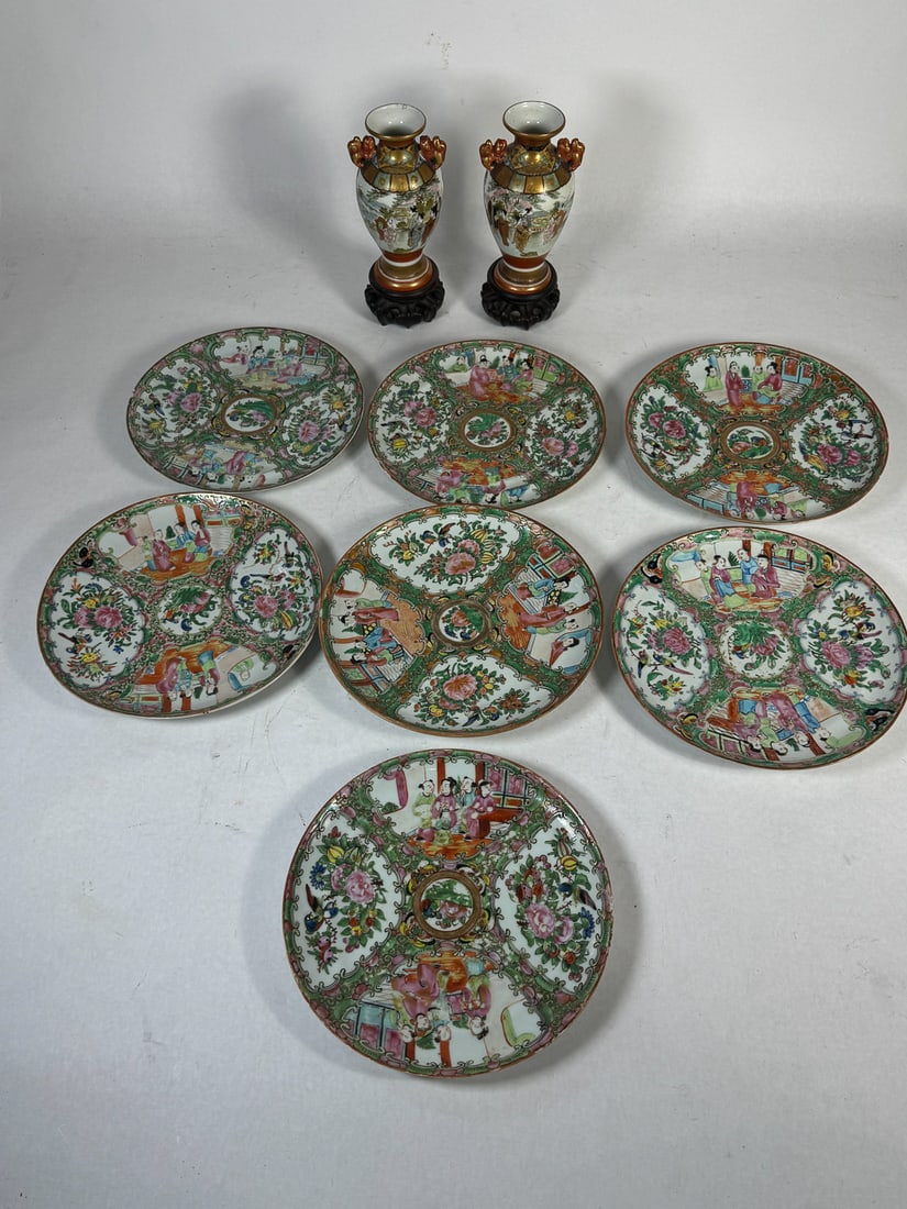 A PAIR OF ROSE MEDALLION VASES W/ 7 ROSE MEDALLION LUNCHEON PLATES. 6" VASES AND 8" PLATES (1 of 11)