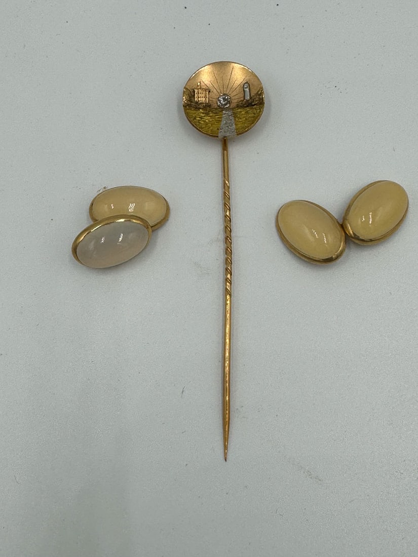 A PAIR OF 14K GOLD CUFFLINKS AND A 14K GOLD STICK PIN, 16.5 GRAMS (1 of 8)