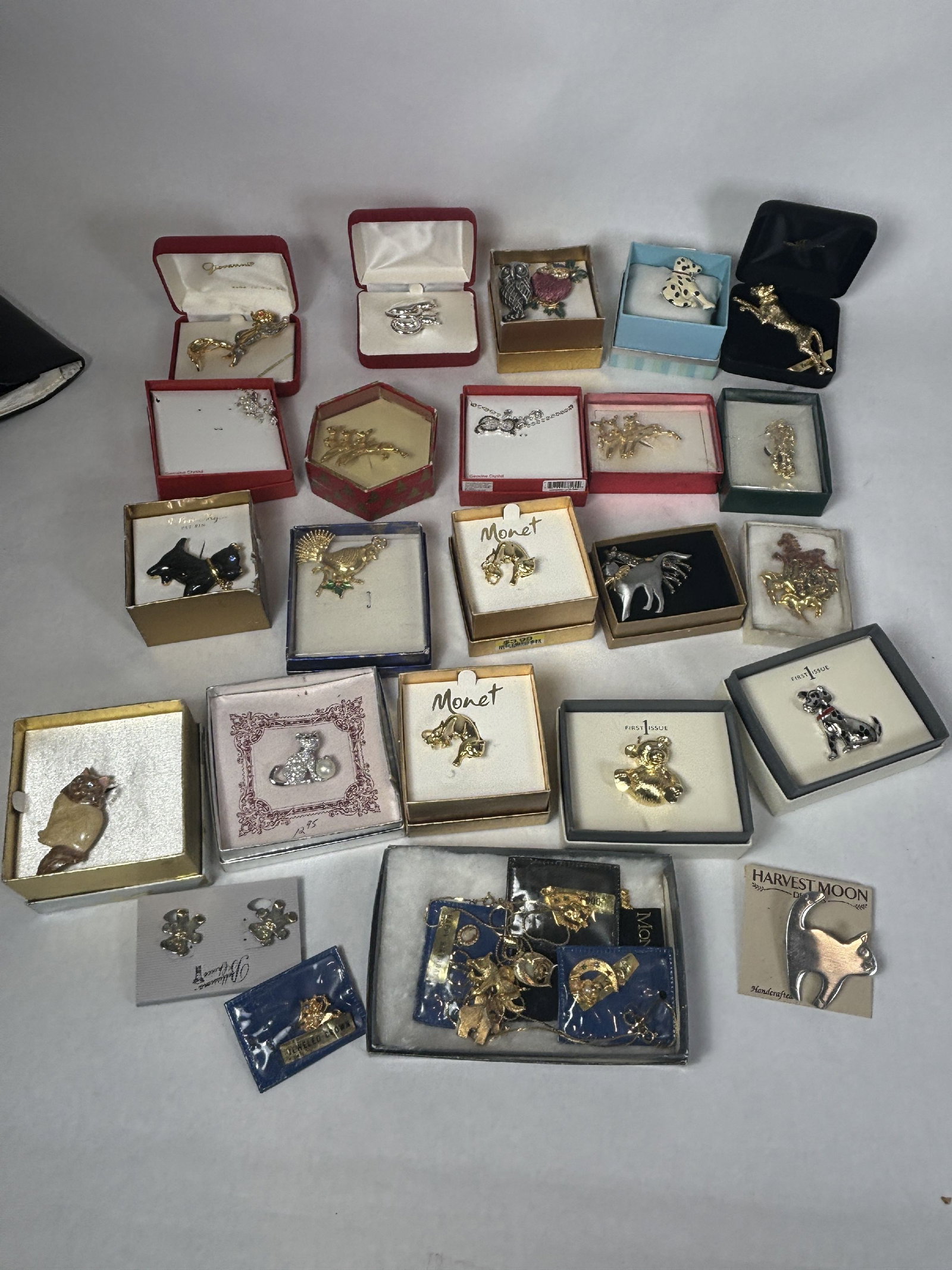 LARGE LOT OF COSTUME JEWELRY IN BOXES RELATED TO CATS, ETC: LARGE LOT OF COSTUME JEWELRY IN BOXES RELATED TO CATS, ETC
