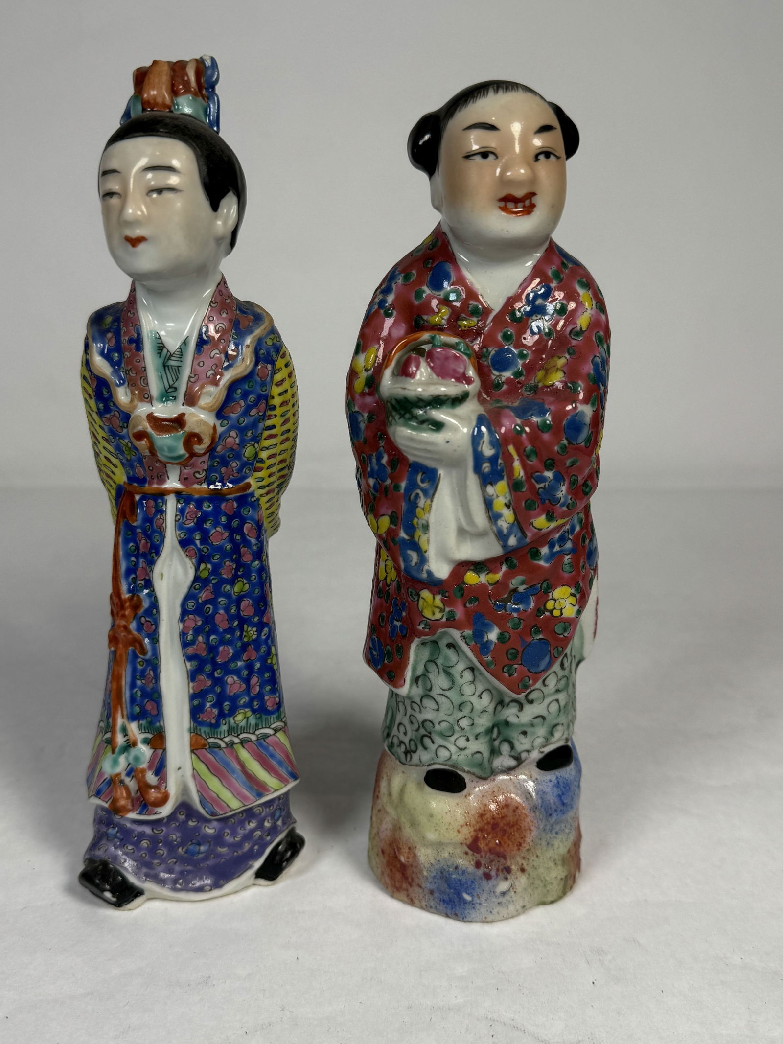 TWO CHINESE FAMILLE ROSE FIGURES 8.5" T (1 of 8)