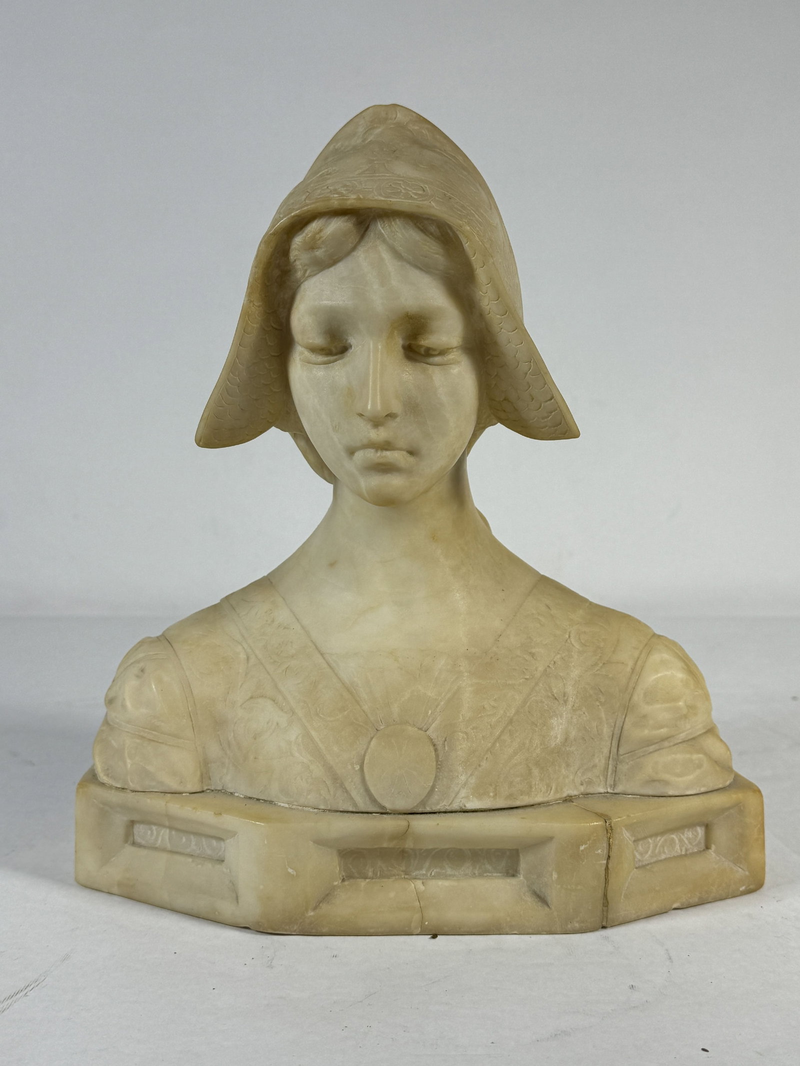 ITALIAN MARBLE BUST OF JOAN OF ARC 11" T X 10" W X 6" D: ITALIAN MARBLE BUST OF JOAN OF ARC 11" T X 10" W X 6" D