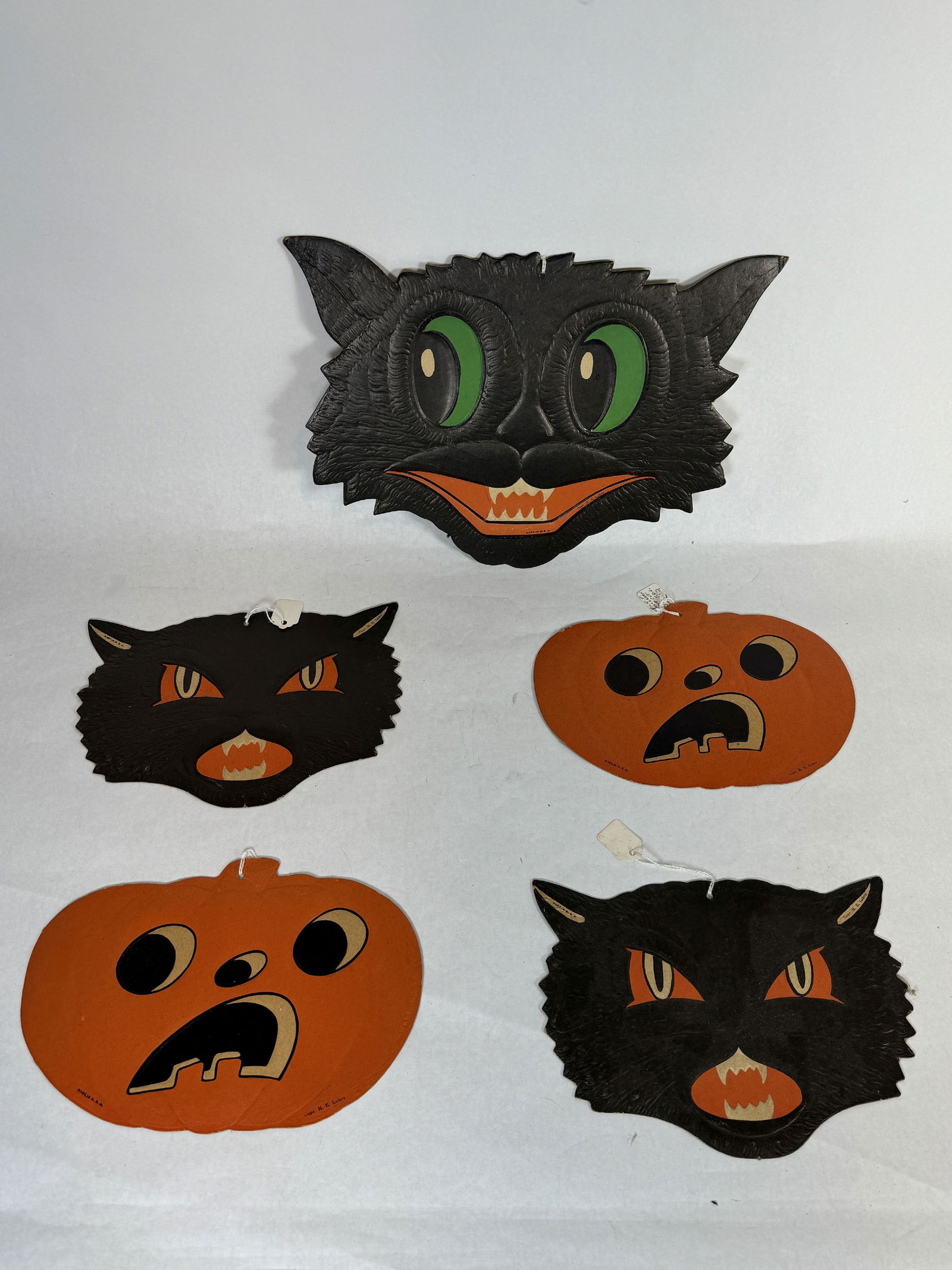 3 HALLOWEEN 1930'S BLACK CAT DIE CUTS AND 2 PUMPKINS 13" X 8" AND SMALLER (1 of 4)