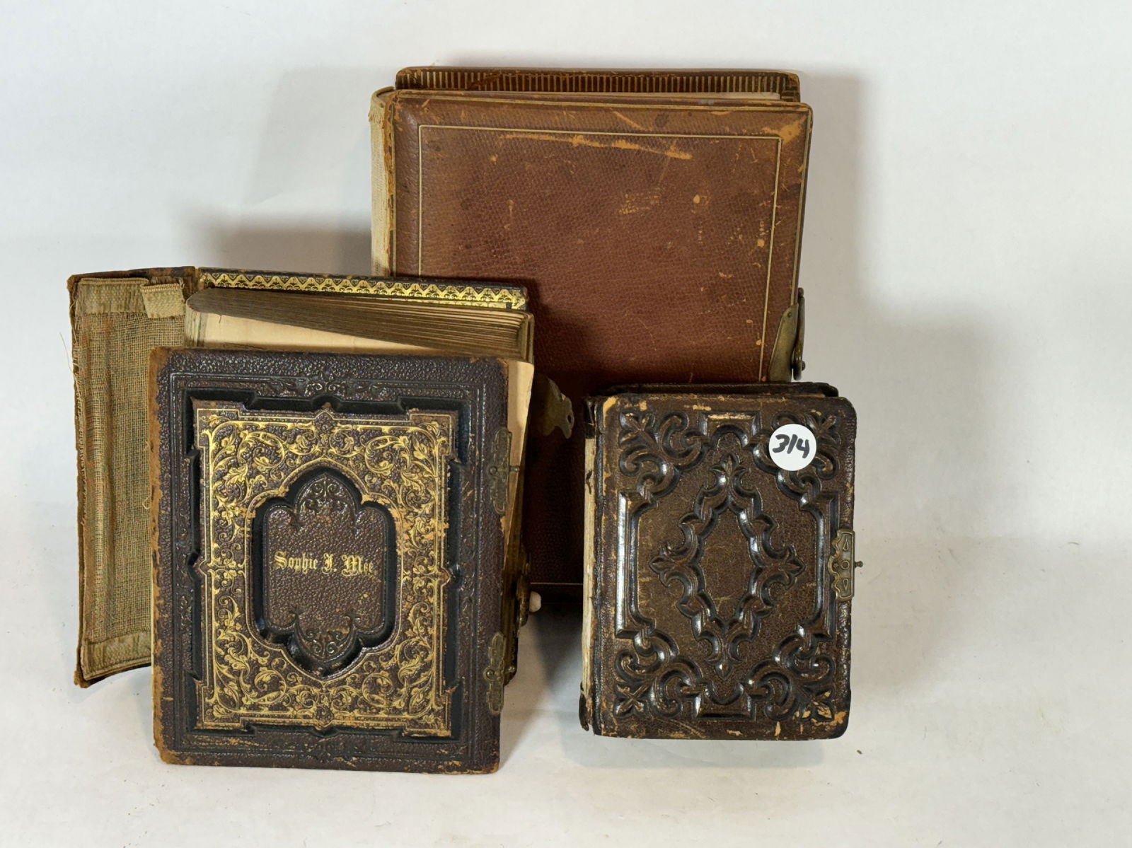 A VICTORIAN PHOTO ALBUM WITH A UNION SOLDIER, MORE 5.5" X 4" (1 of 10)