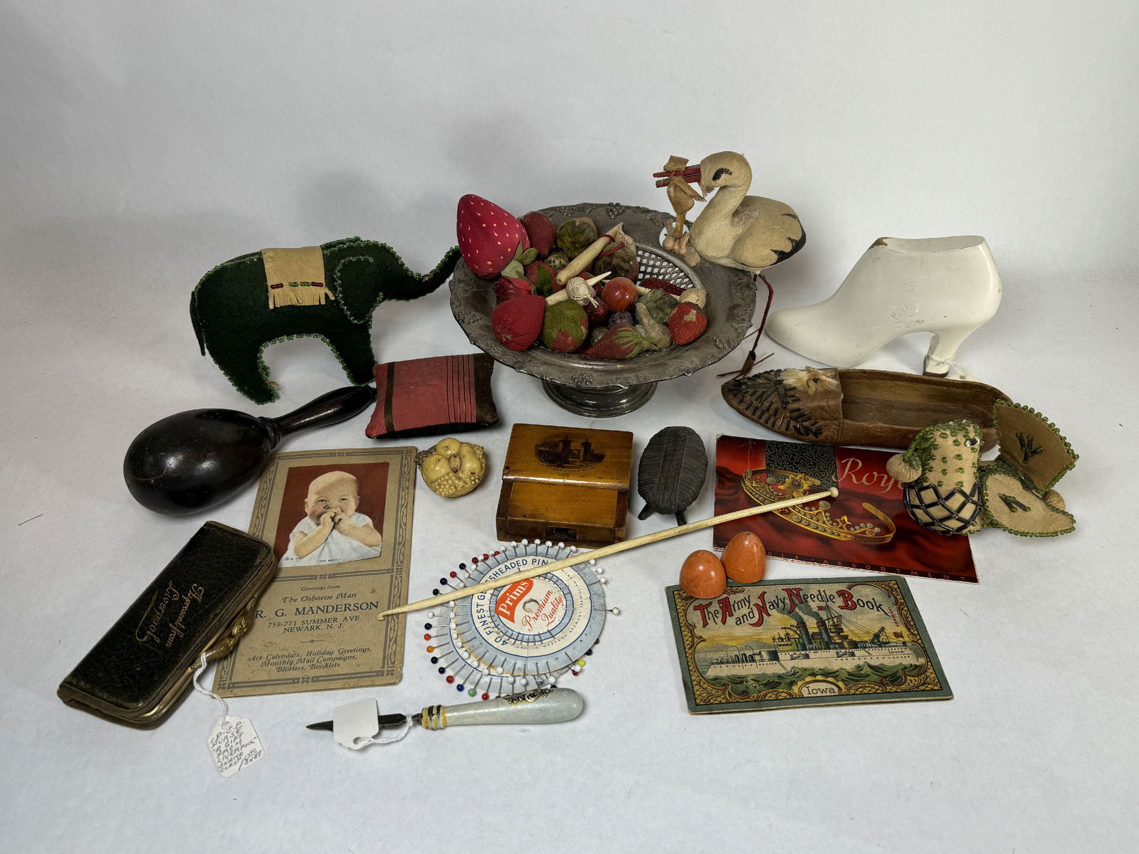 ANTIQUE SEWING LOT, INCLUDES PINCUSHIONS, NEEDLE CASES, ETC 7" AND SMALLER (1 of 7)