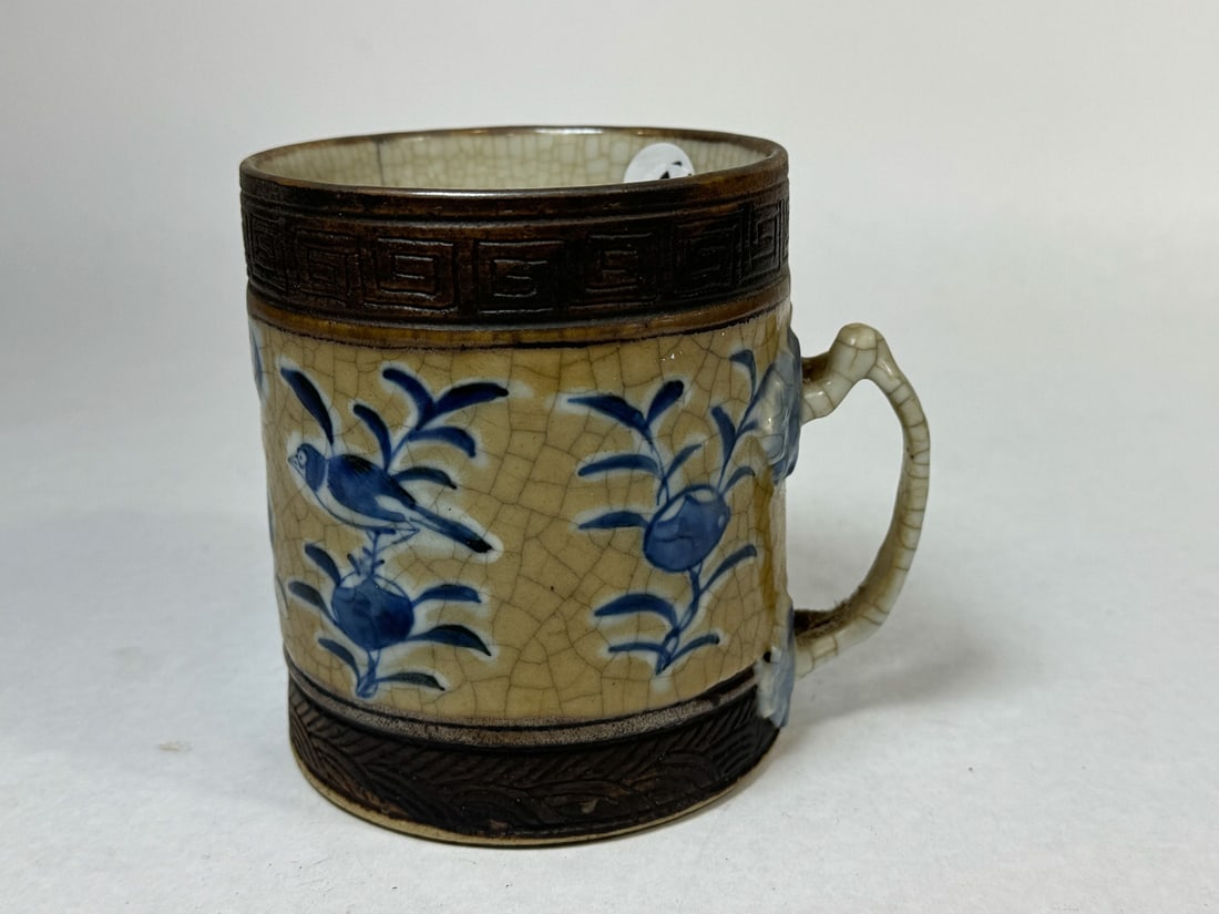 A LARGE CHINESE EXPORT MUG, 4.5" X 5" (1 of 4)