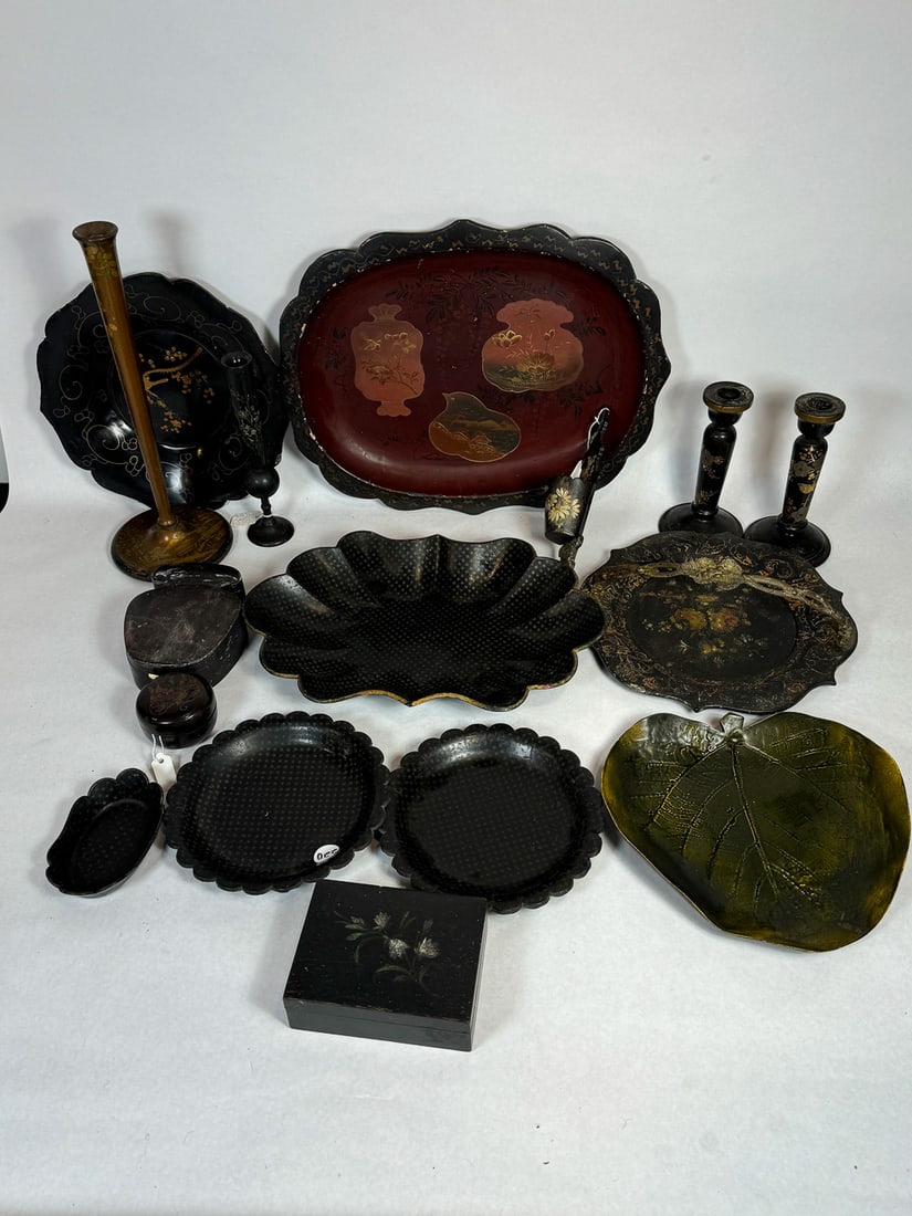 A LARGE LOT OF VICTORIAN LACQUERWARE, 13" X 8" AND SMALLER (1 of 6)