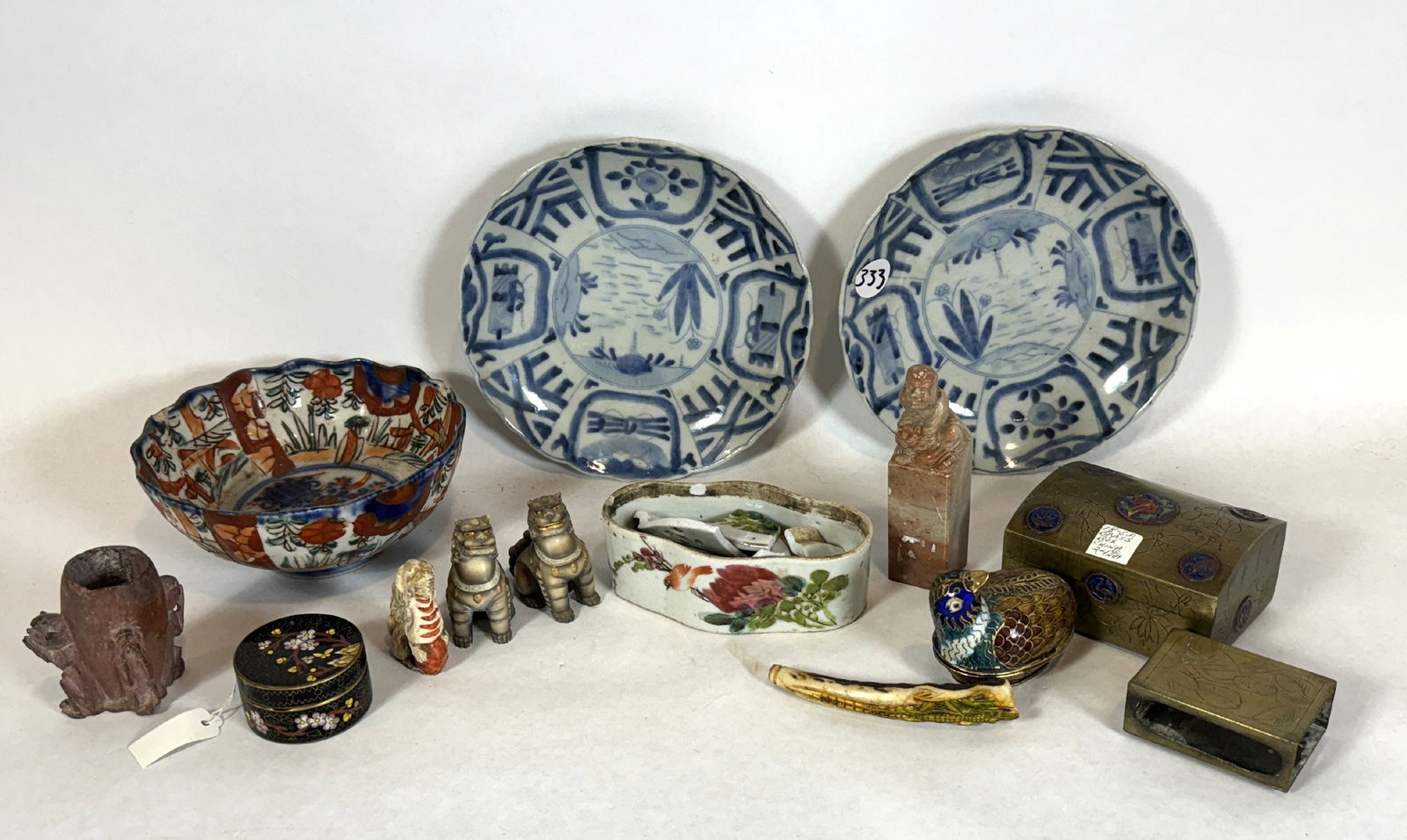 A LOT OF CHINESE BLUE AND WHITE PLATES, A SMALL IMARI BOWL, CLOISSONE, ETC. 9" AND SMALLER (1 of 10)