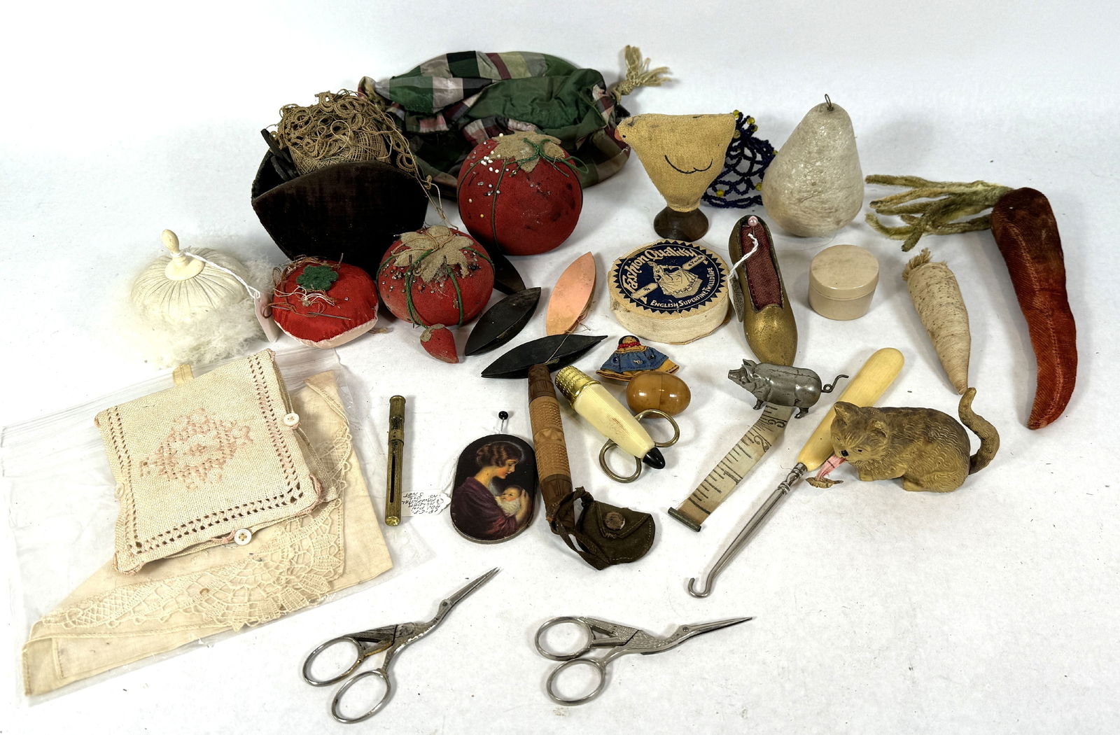 ANTIQUE SEWING LOT, 7" AND SMALLER (1 of 6)