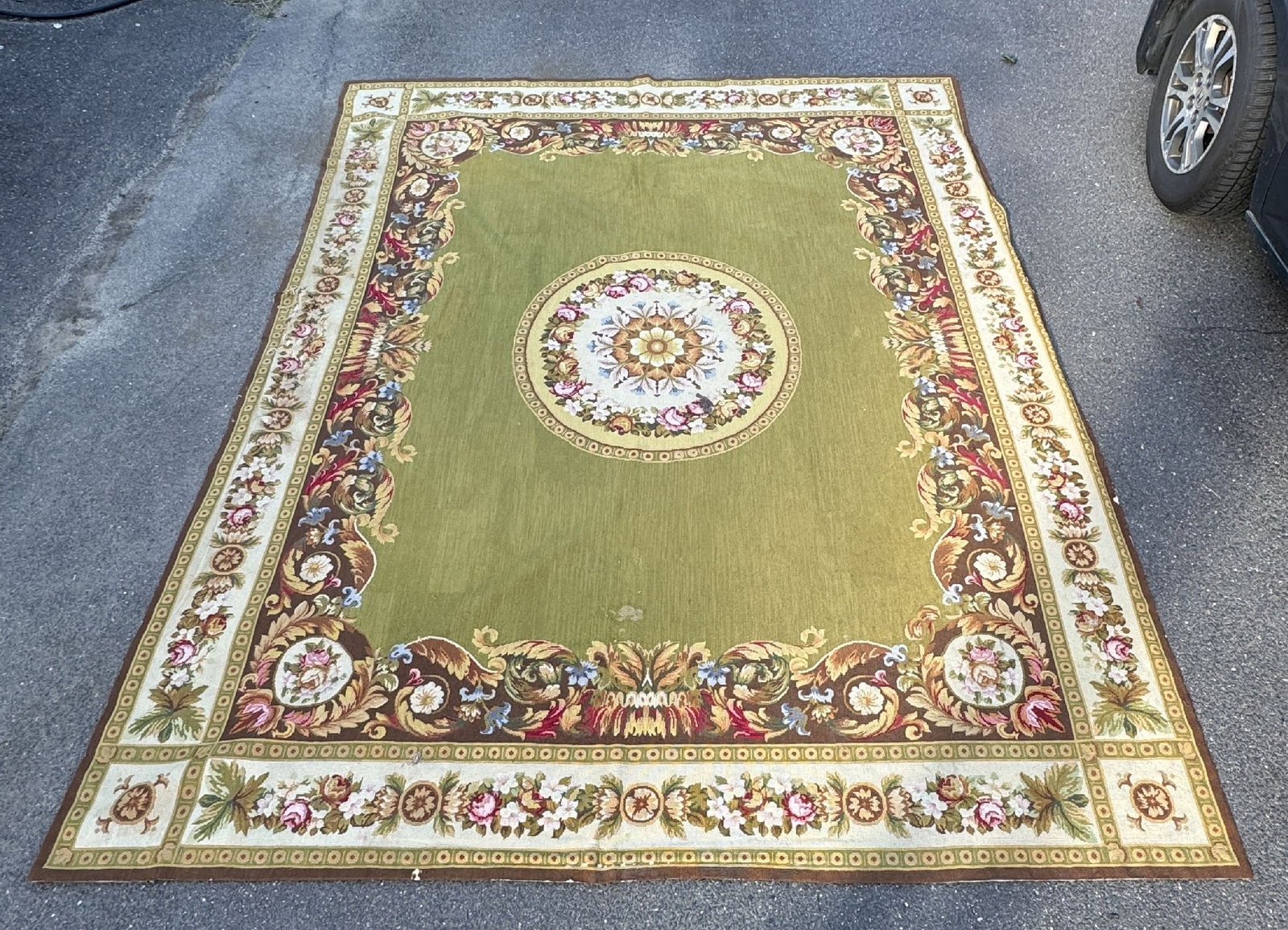 A ROOM SIZE AUBUSSON CARPET 8'X11'. SOME LOSSES PICTURED AT ONE EDGE: A ROOM SIZE AUBUSSON CARPET 8'X11'. SOME LOSSES PICTURED AT ONE EDGE