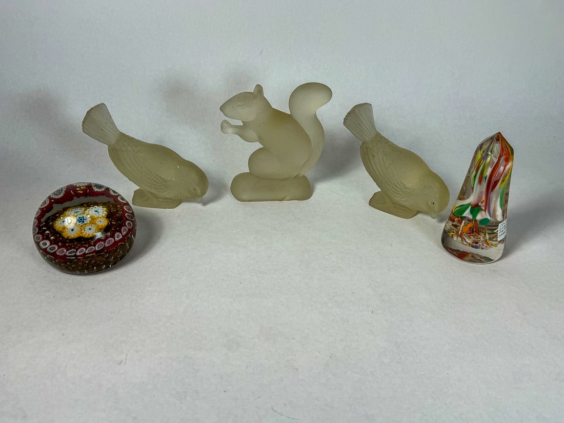 GLASS PAPERWEIGHT LOT: GLASS PAPERWEIGHT LOT