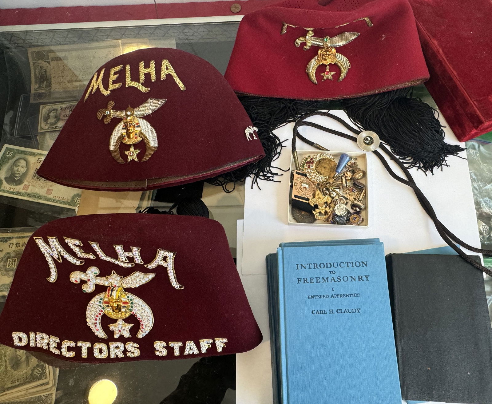 MASONIC JEWELRY AND FEZ HATS (1 of 6)
