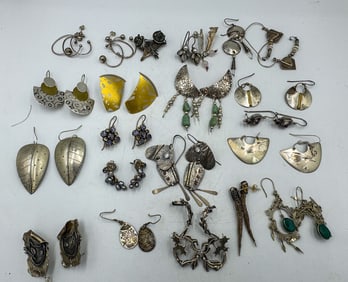 A LOT OF STERLING SILVER DESIGNER EARRINGS