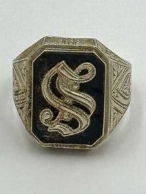 14K GOLD SIGNET RING, 6.6 GRAMS