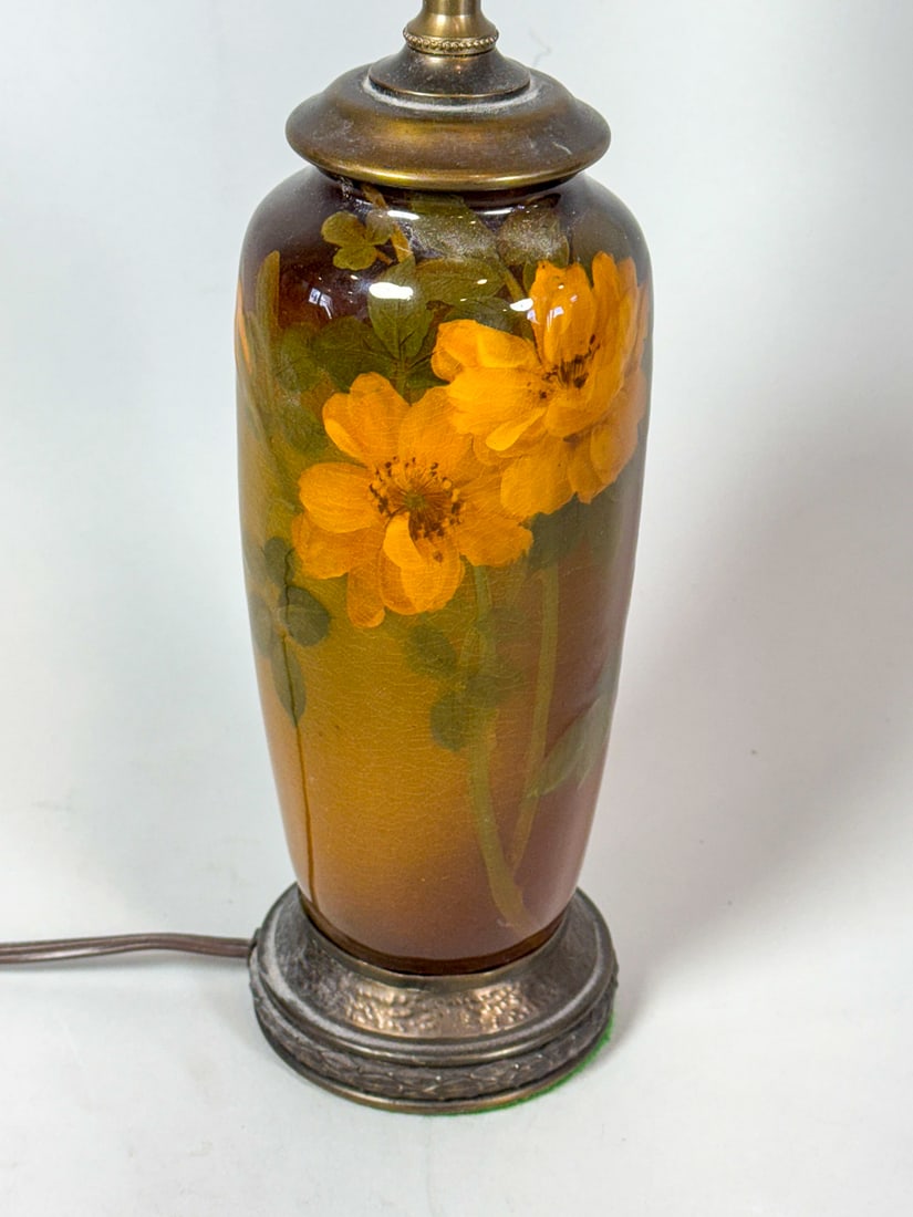 A WELLER LOUWELSA LAMP, 16.5" OVERALL, 8" POTTERY: A WELLER LOUWELSA LAMP, 16.5" OVERALL, 8" POTTERY