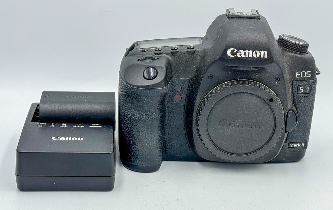 A CANON EOS 5D DIGITAL CAMERA W/ CHARGER (1 of 3)
